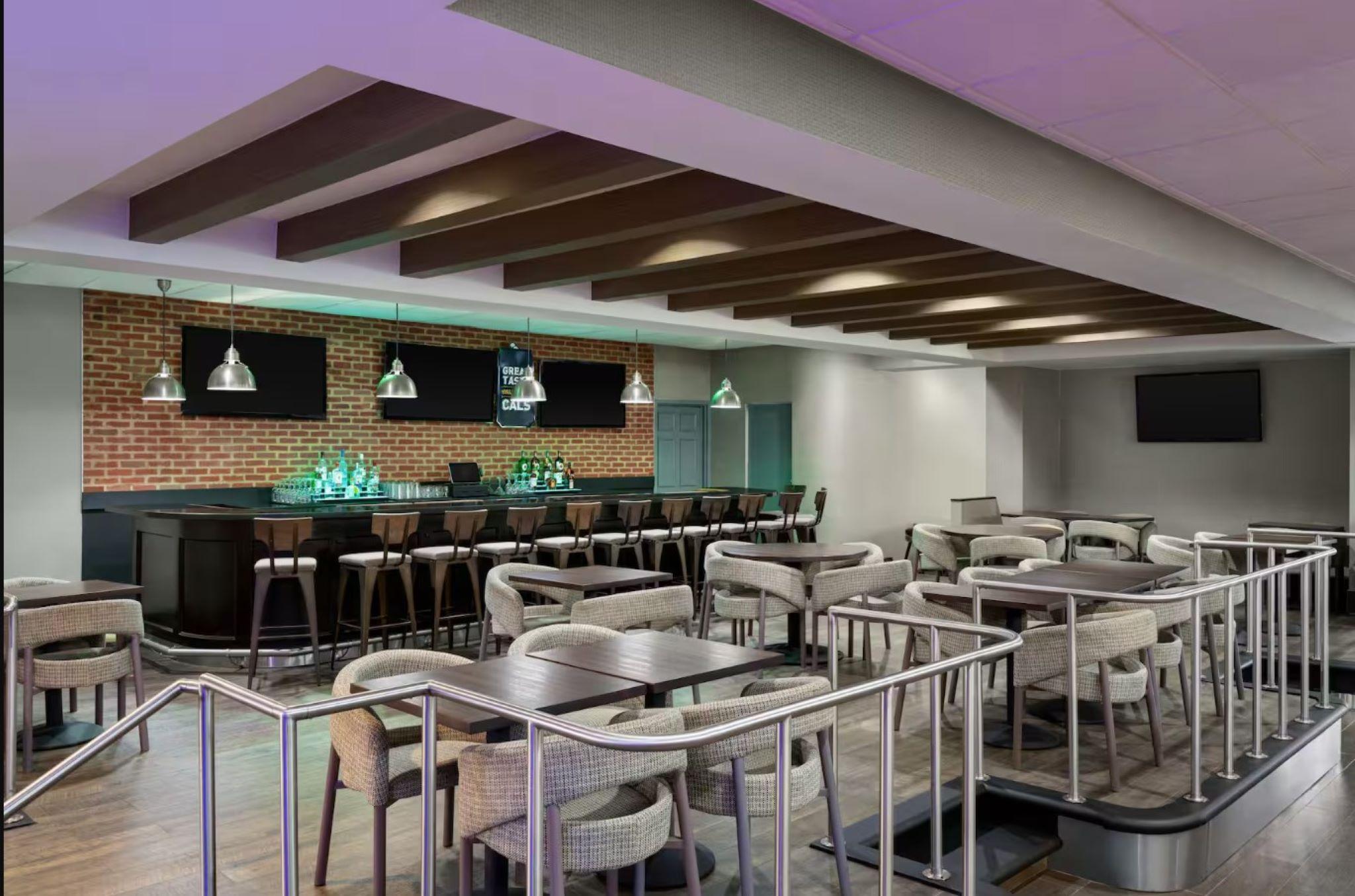 Bar/Salón Wyndham Garden Pittsburgh Airport