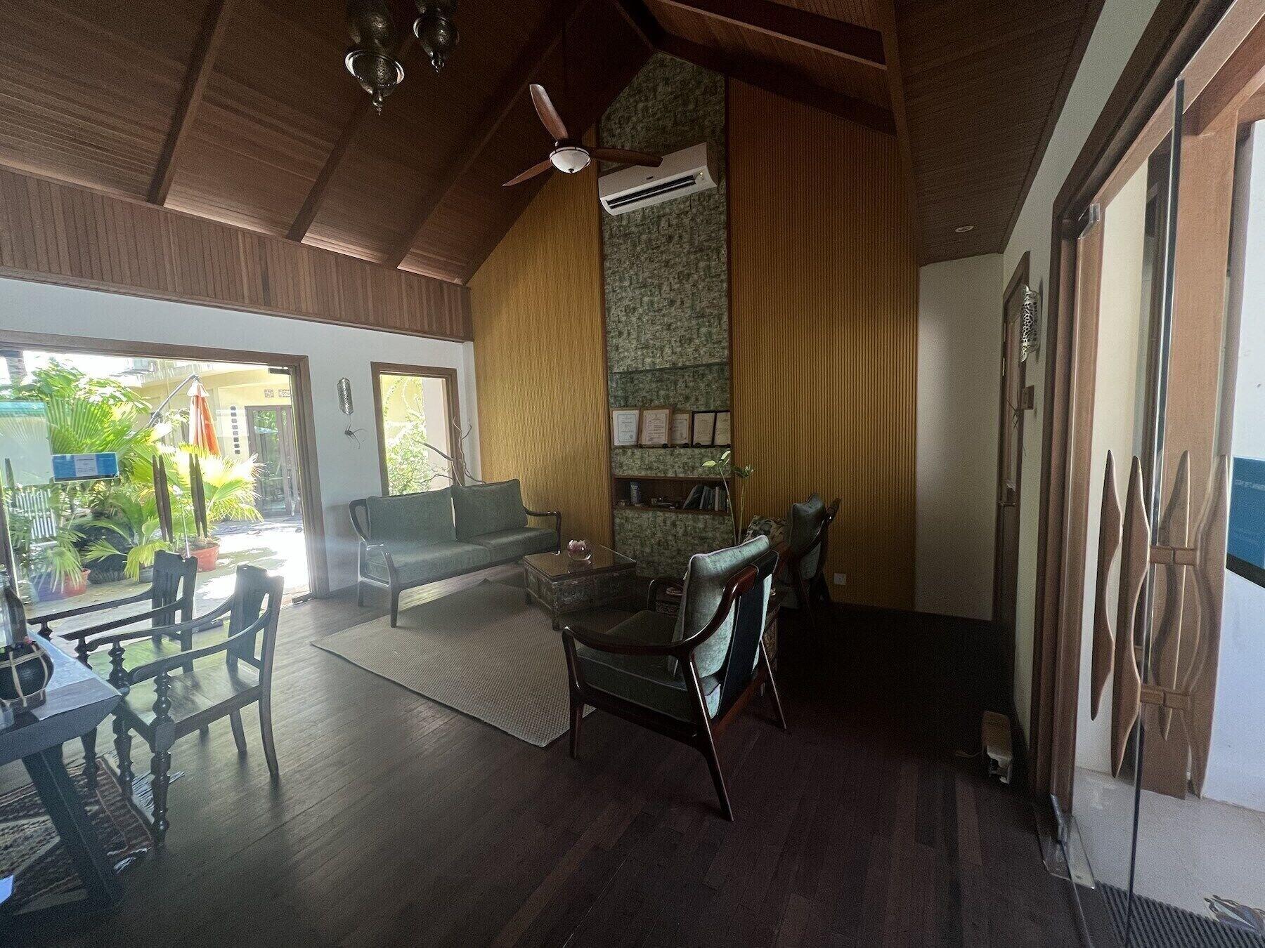 Vista Lobby ViluVeli Holiday Retreat