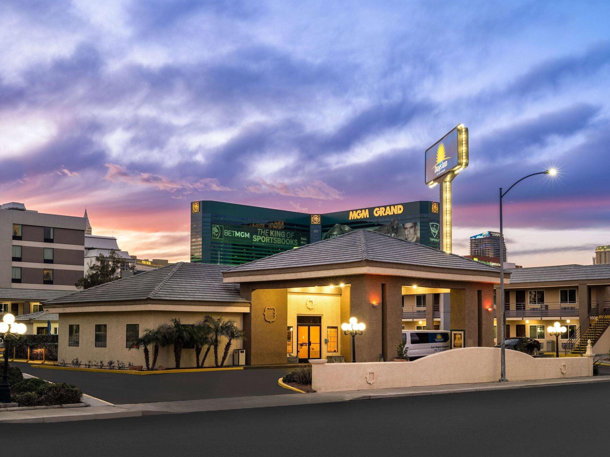 Vista Exterior Days Inn by Wyndham Las Vegas Airport Near the Strip
