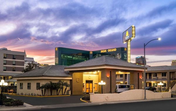 Days Inn by Wyndham Las Vegas Airport Near the Strip - Hoteles con desayuno en Las Vegas, Nevada