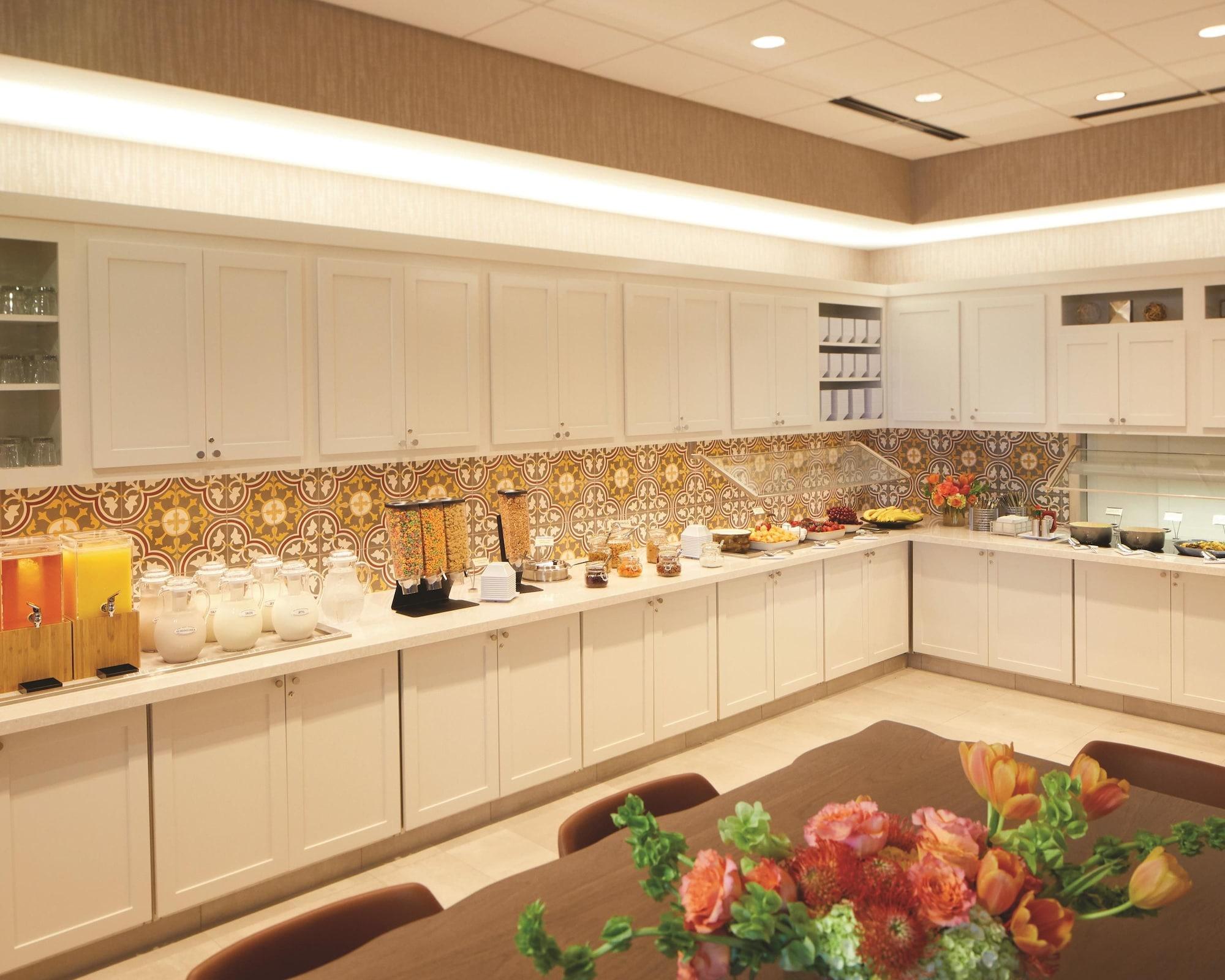 Restaurant Hyatt Place Las Vegas at Silverton Village