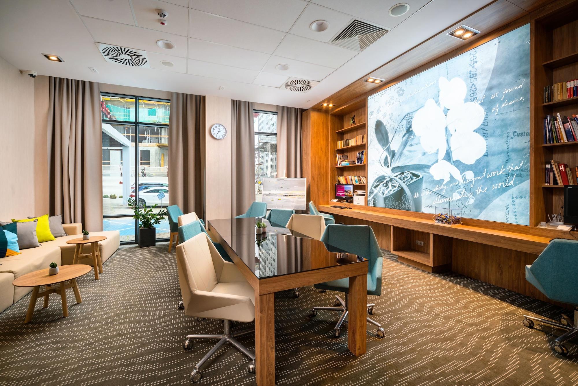 Vista Lobby Hampton by Hilton Lublin