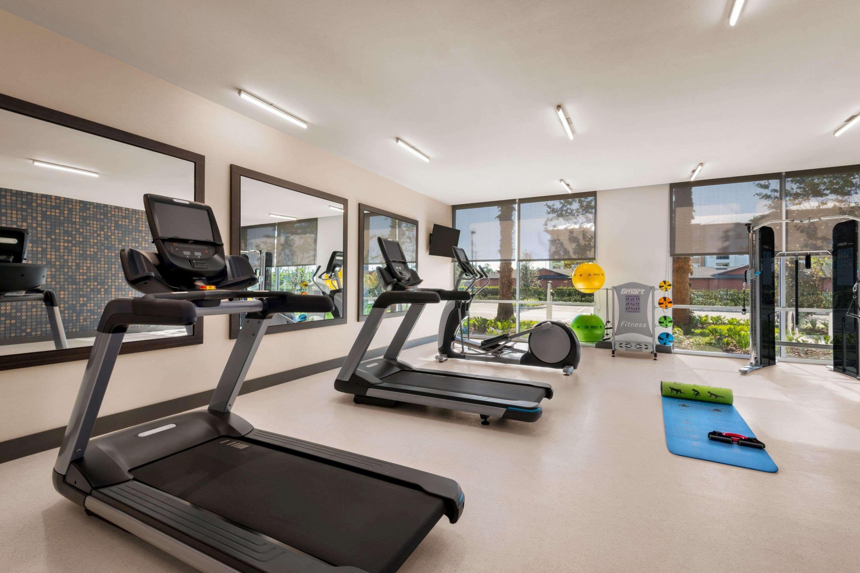 Instalaciones Recreativas La Quinta Inn & Suites by Wyndham Orlando - IDrive Theme Parks
