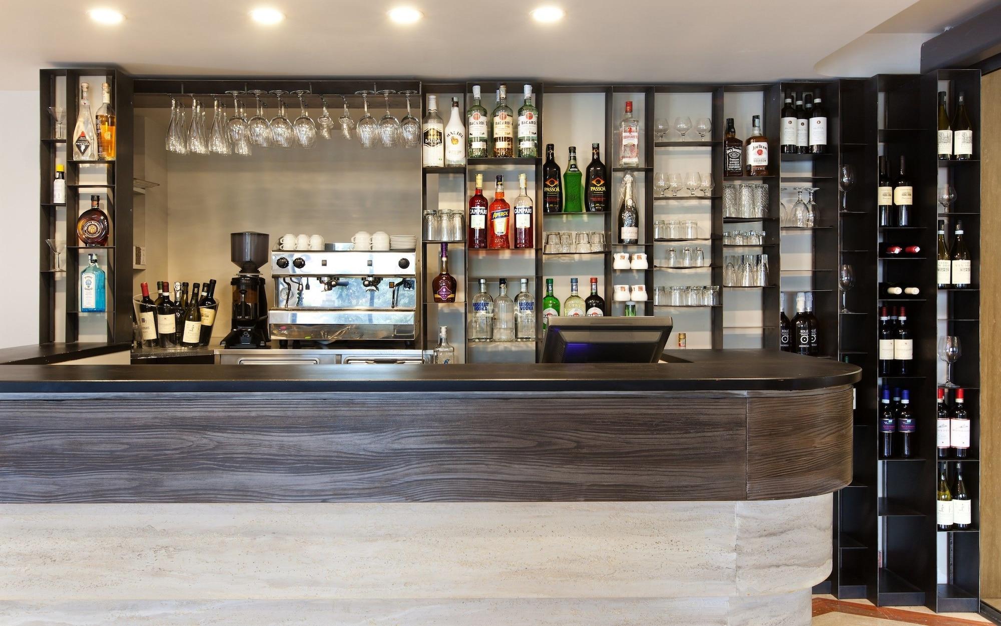 Bar/Salón Garner Hotel Rome Aurelia by IHG
