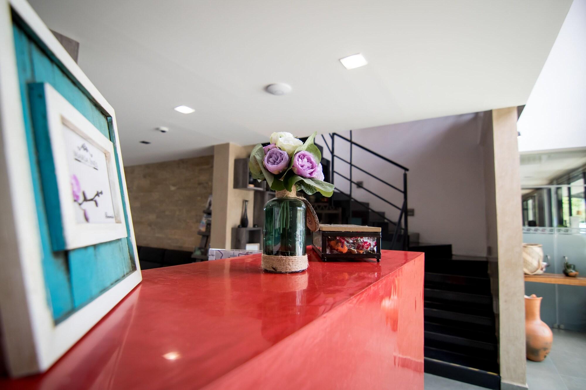 Vista Lobby Maria Ines Hotel Suite