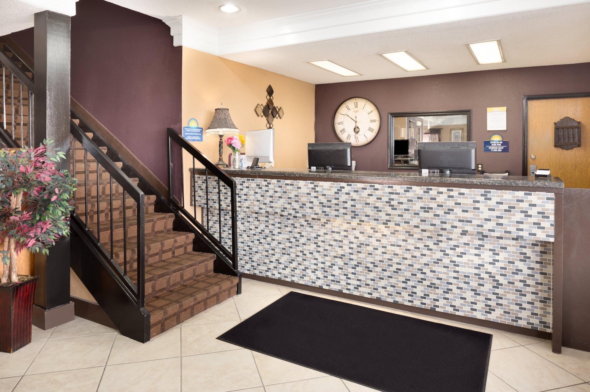 Vista Lobby Days Inn by Wyndham Anderson IN