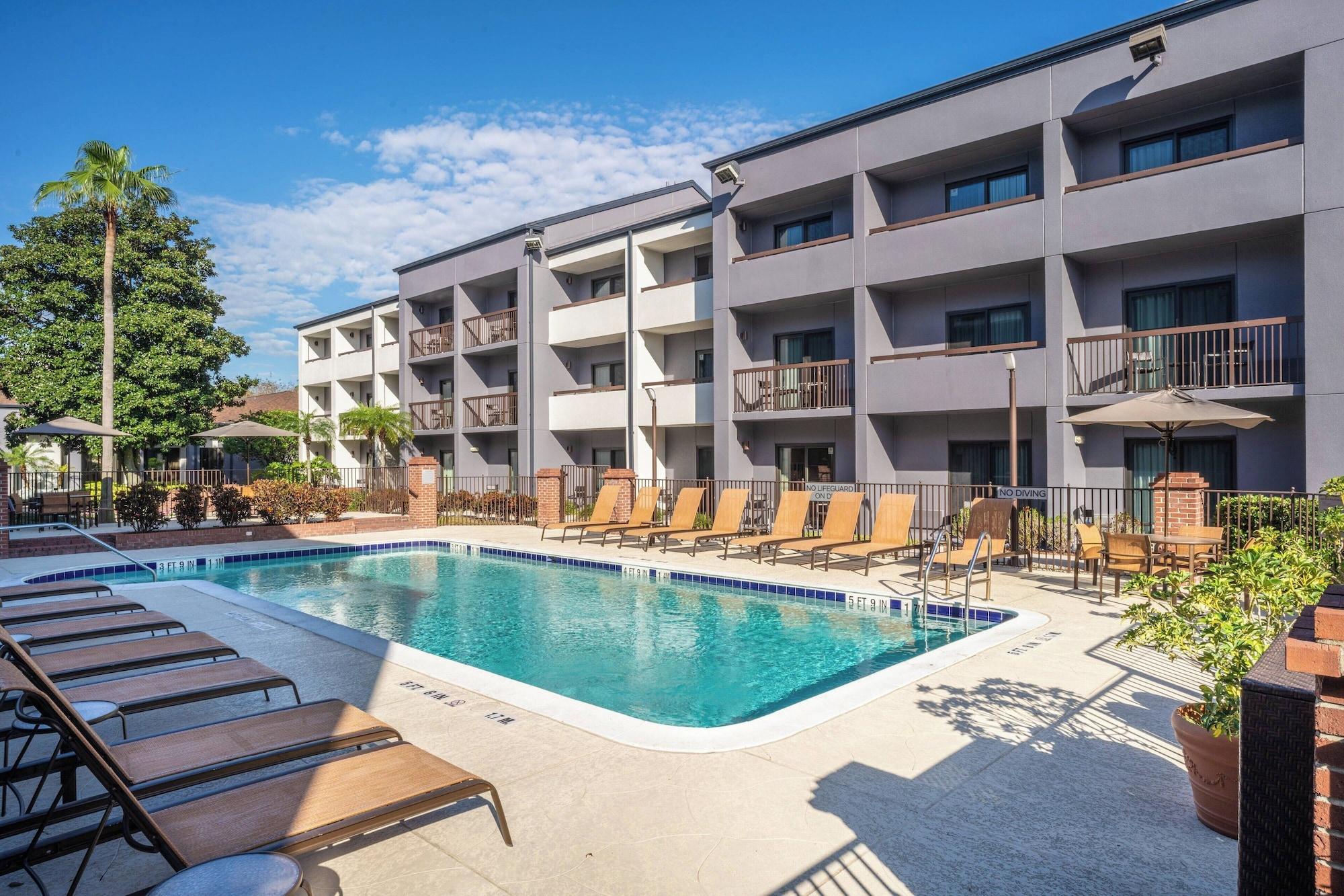 Vista Piscina Courtyard by Marriott Orlando Airport