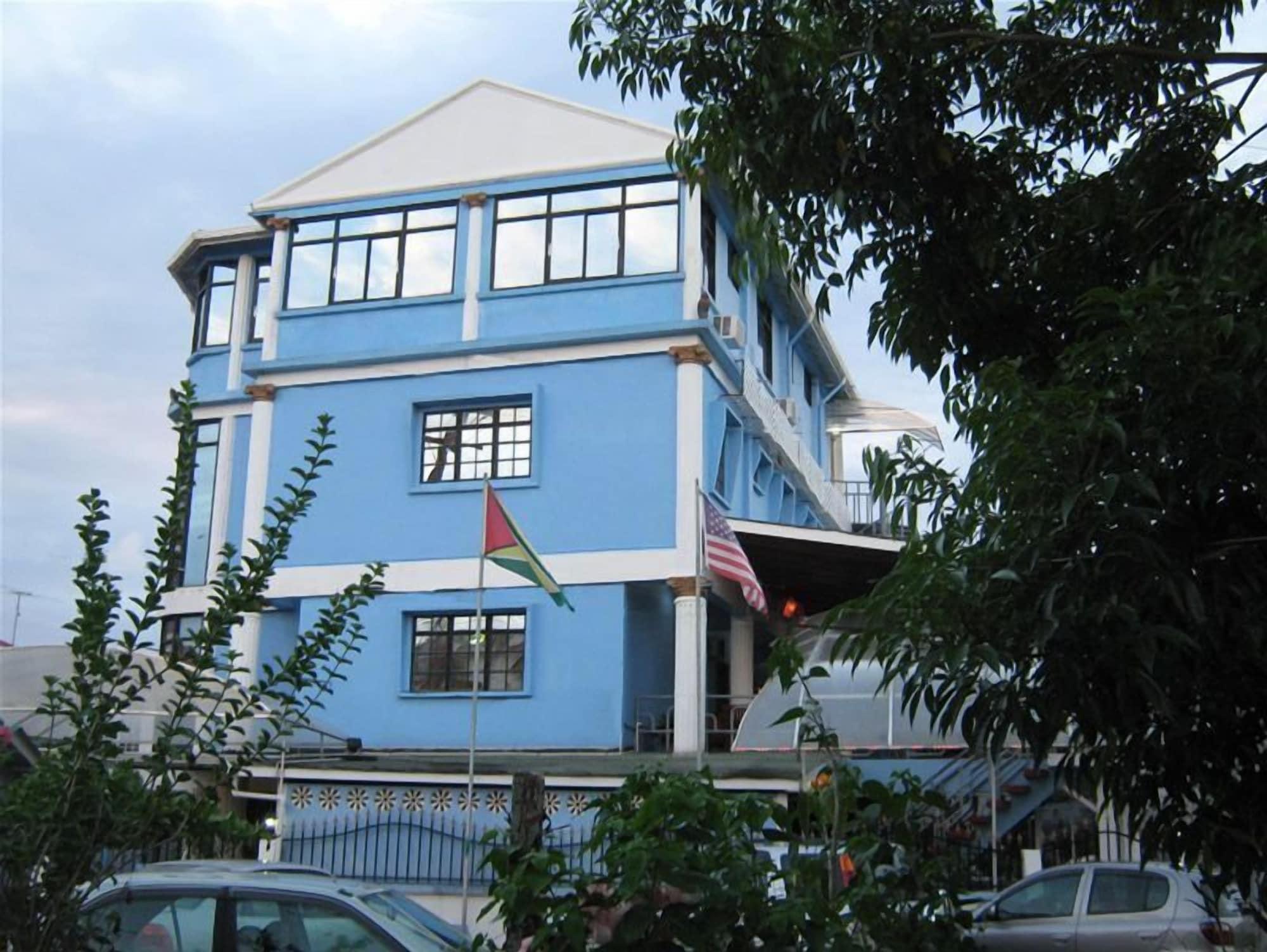 Varios Kanuku Suites