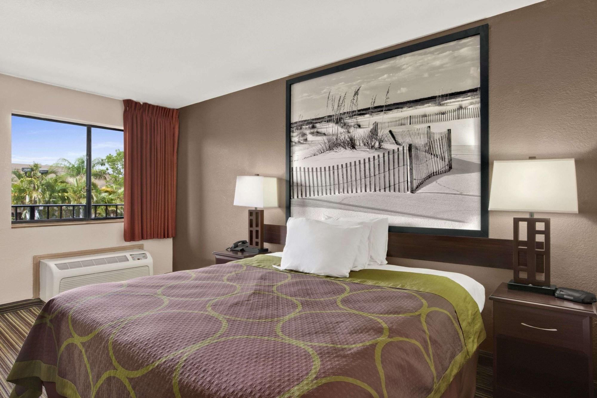 Habitación Super 8 by Wyndham Fort Myers