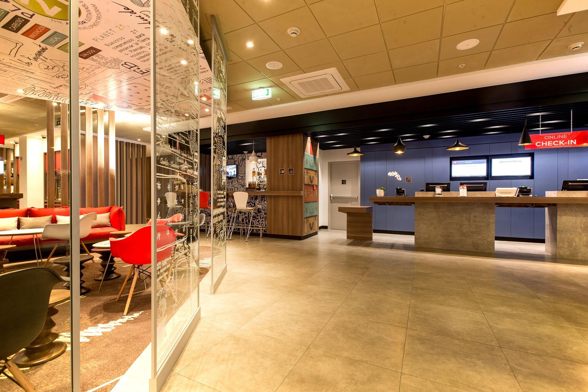 Vista Lobby ibis Lima Reducto Miraflores