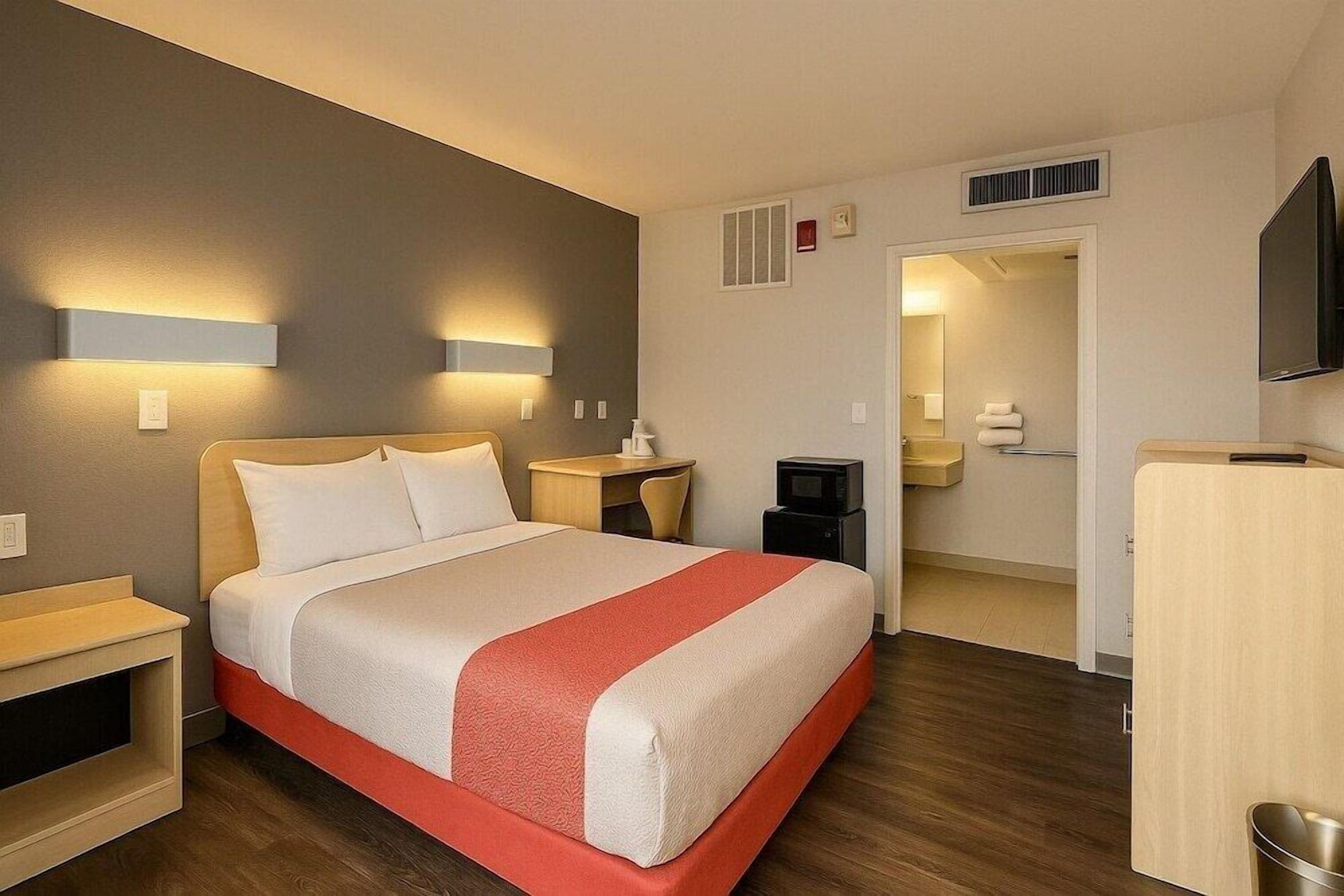 Varios Studio 6 Casper, WY