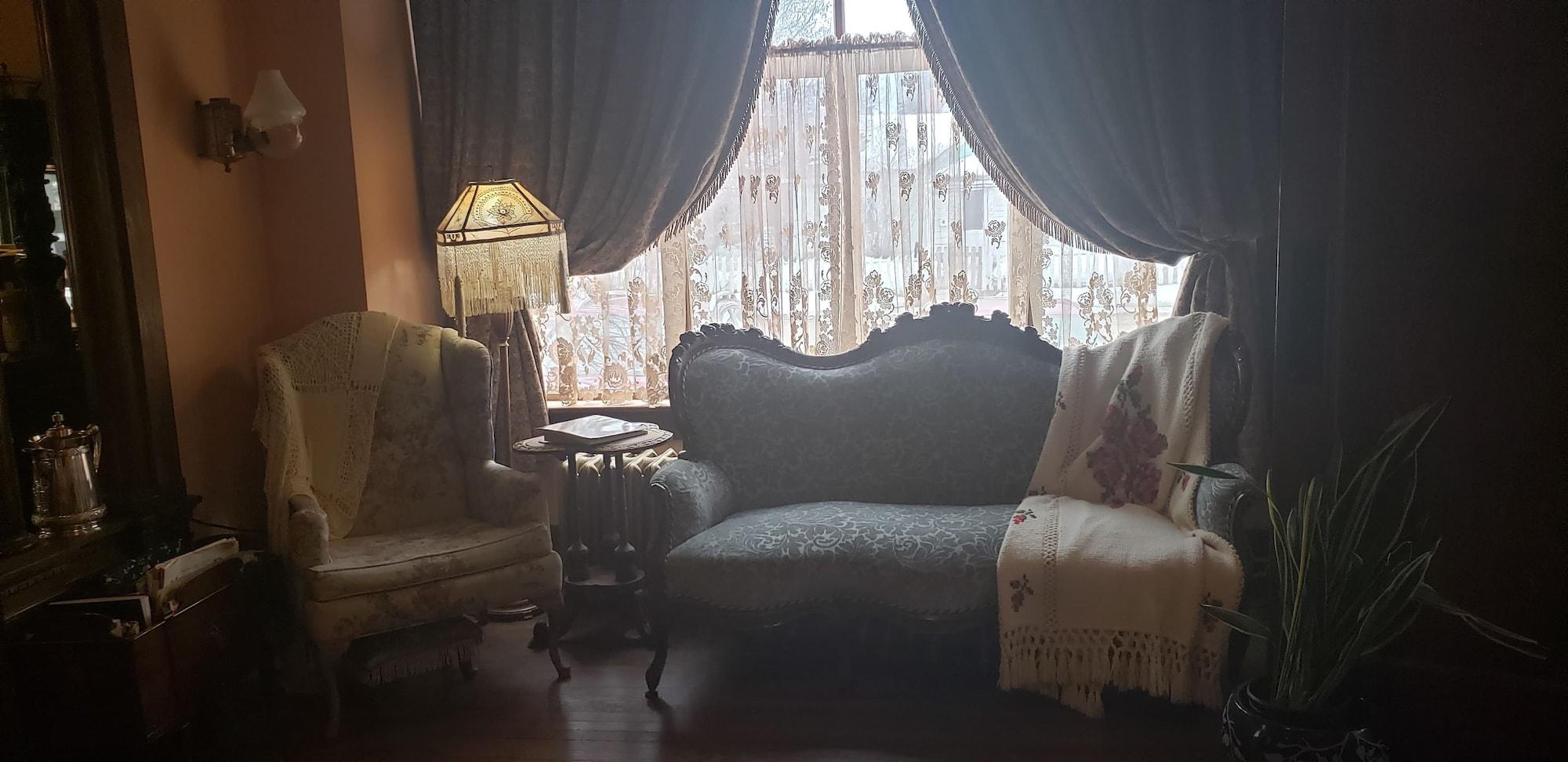 Bar/Salón Alaska Heritage House Bed and Breakfast