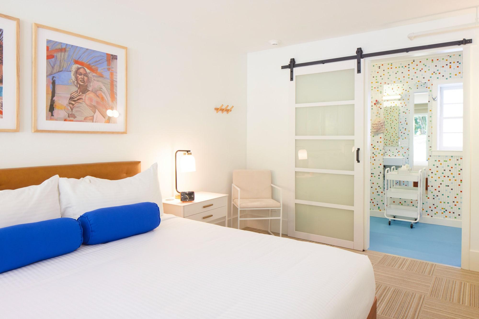 Varios Little Mod Hotel at the University