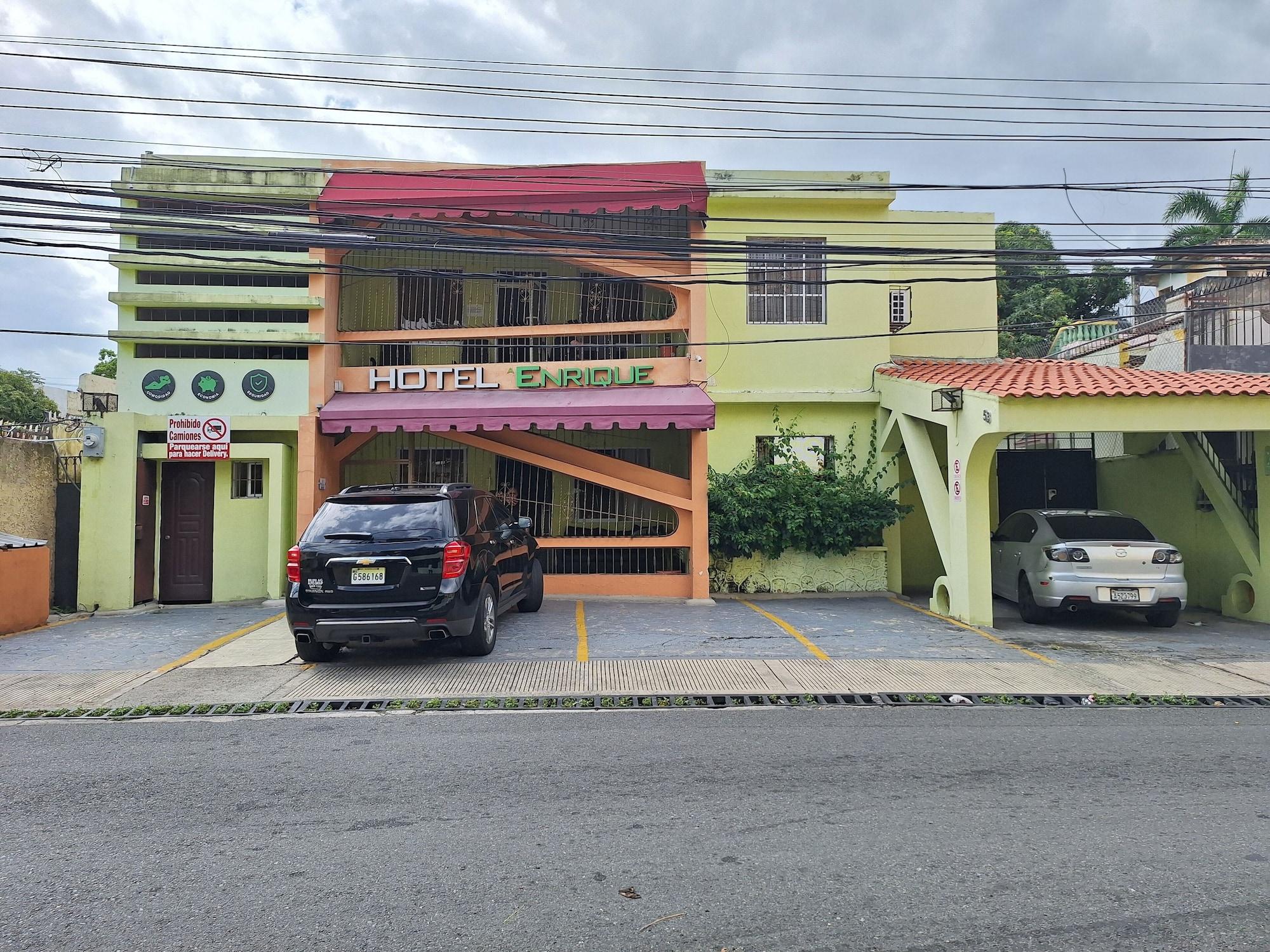 Vista Exterior Hotel Enrique