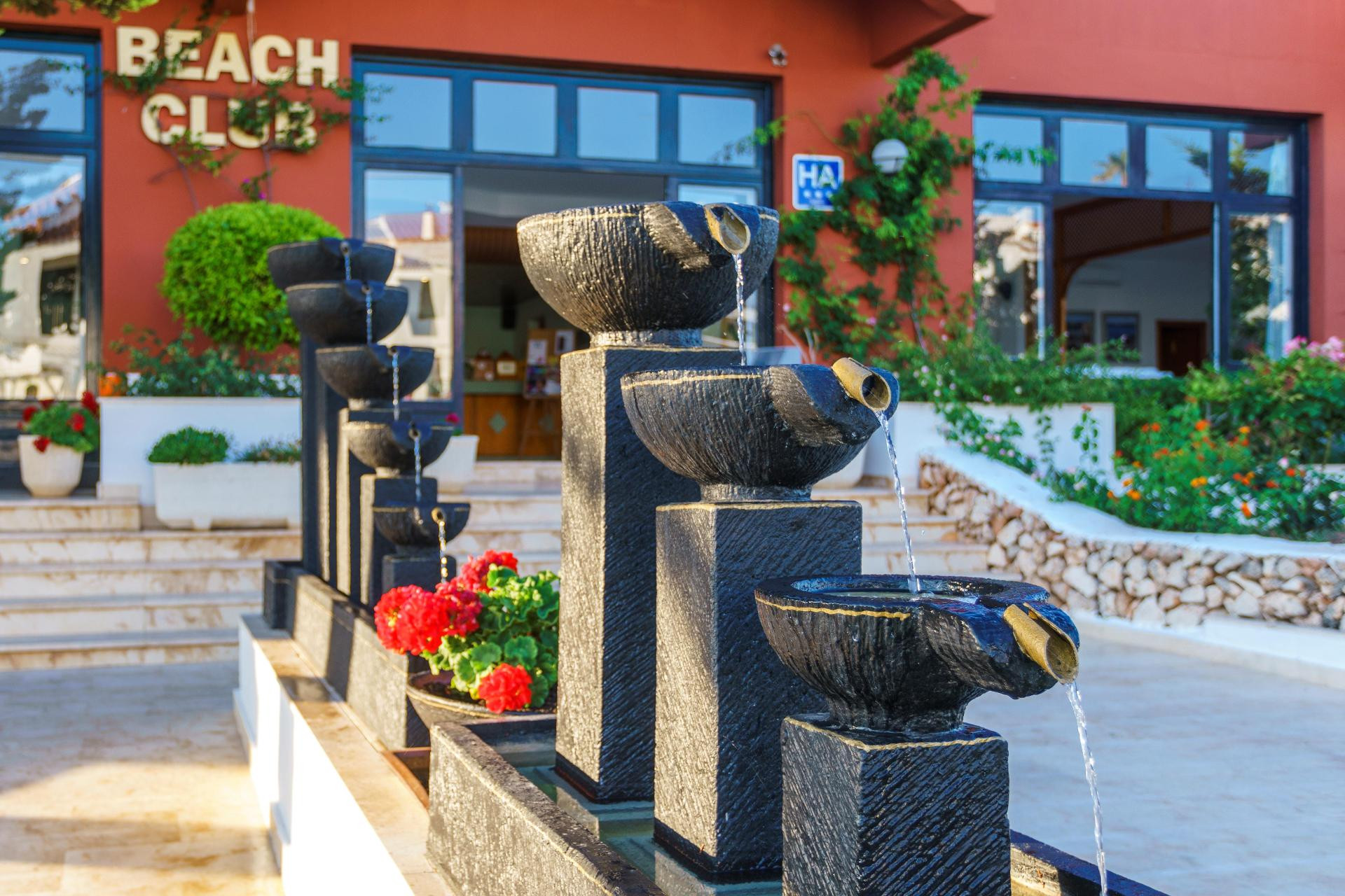 Vista Lobby Beach Club