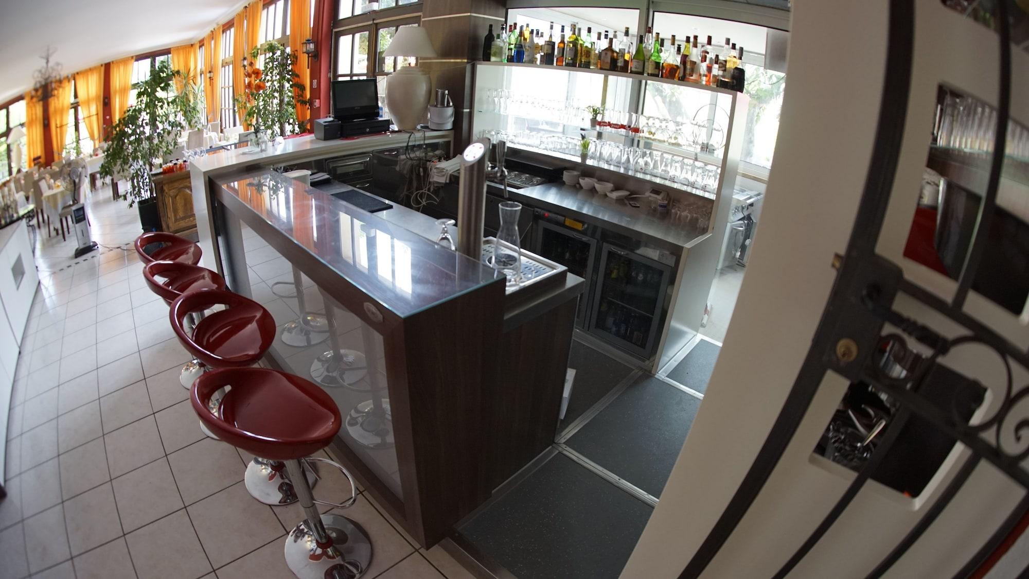 Bar/Salón Auberge Provencale