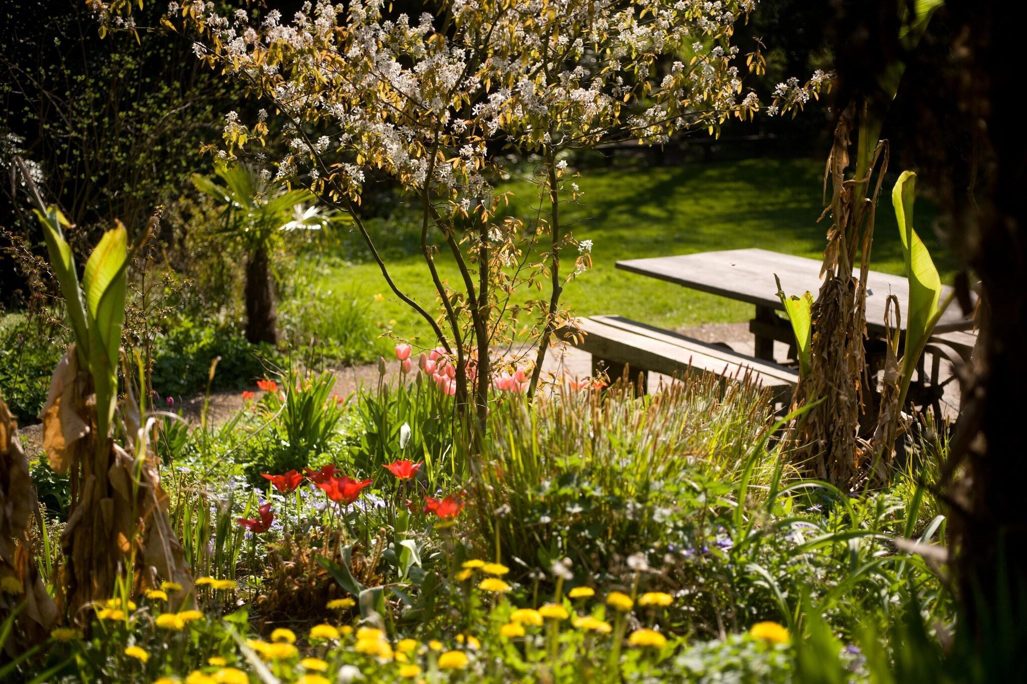 Varios Jesmond Dene House