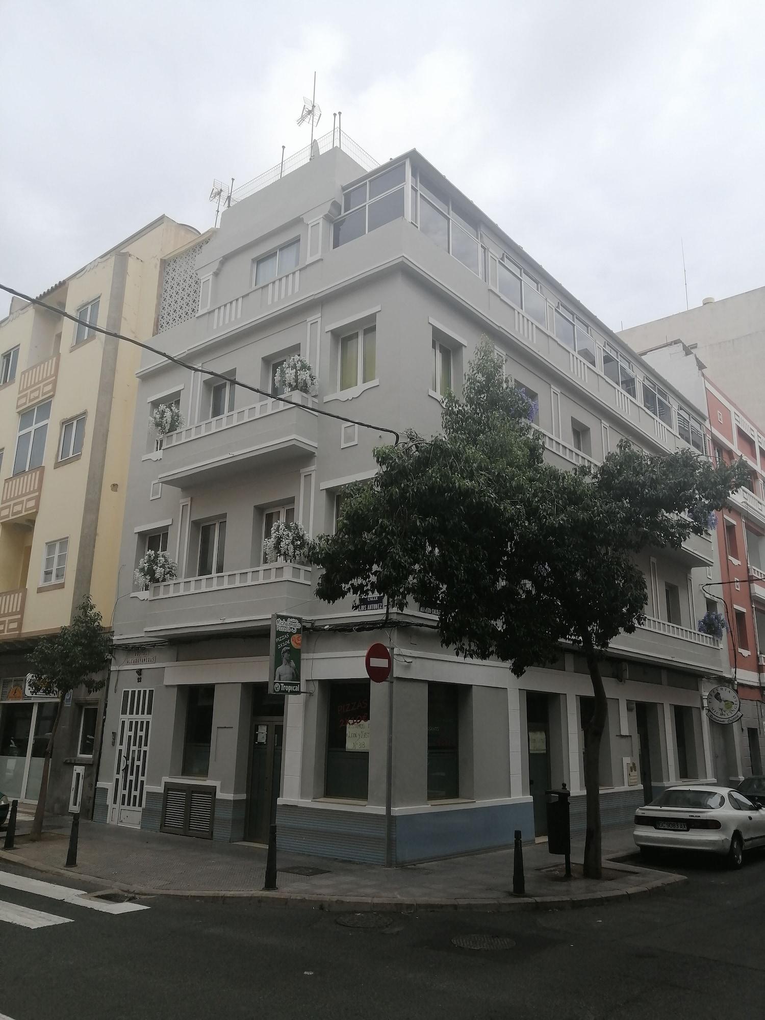 Varios Hostal Alcaravaneras - Adults Only