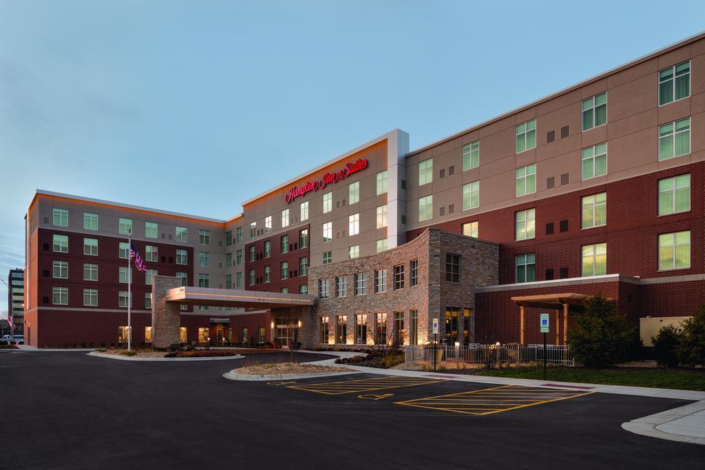 Vista Exterior Hampton Inn & Suites Rosemont Chicago O'Hare