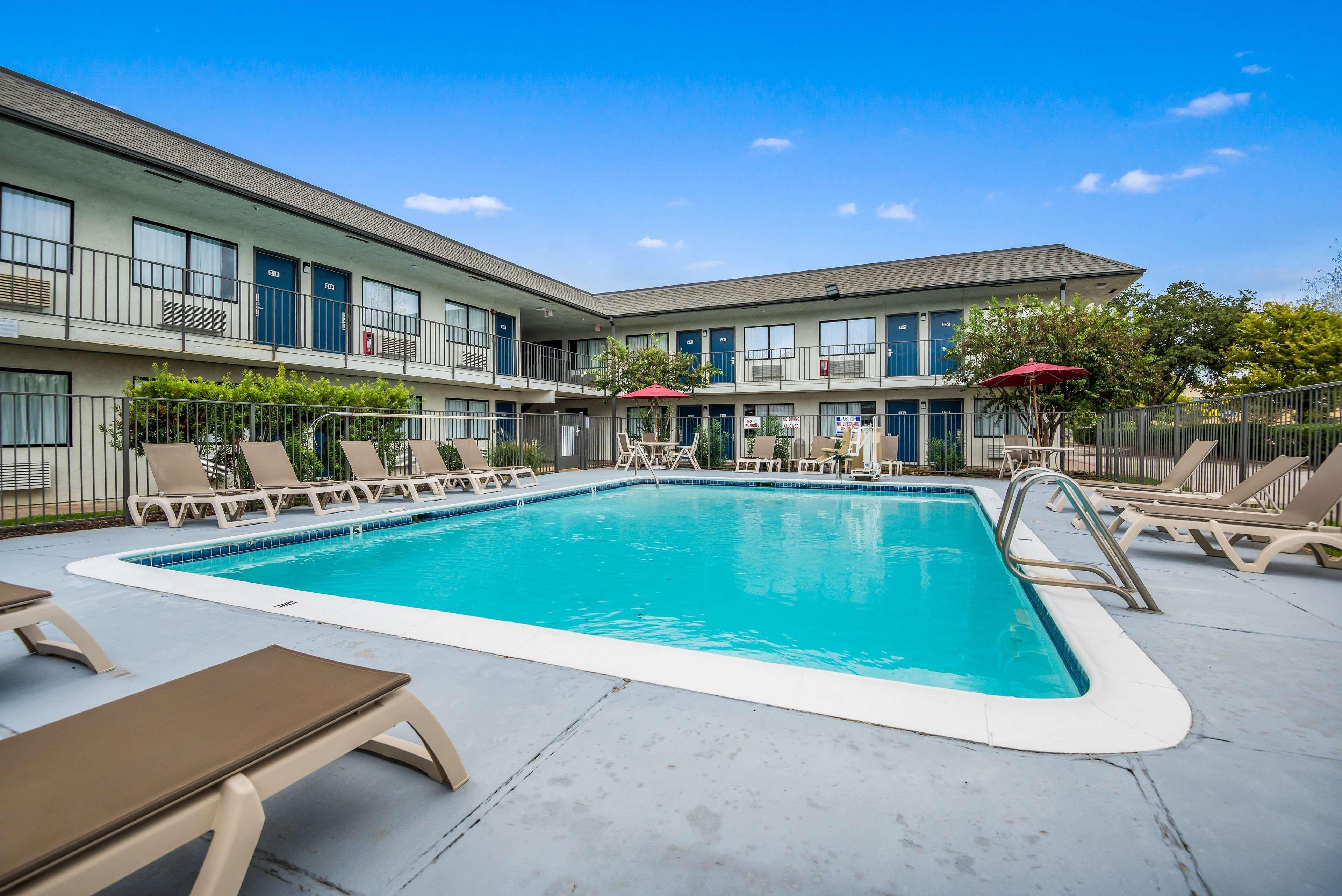 Vista Piscina Motel 6 College Station, TX - Bryan