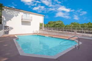Alojamiento - Days Inn by Wyndham Suites Fredericksburg