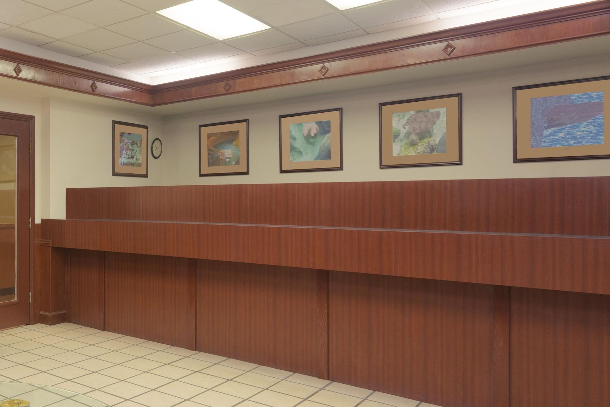 Vista Lobby Days Inn by Wyndham Crystal River