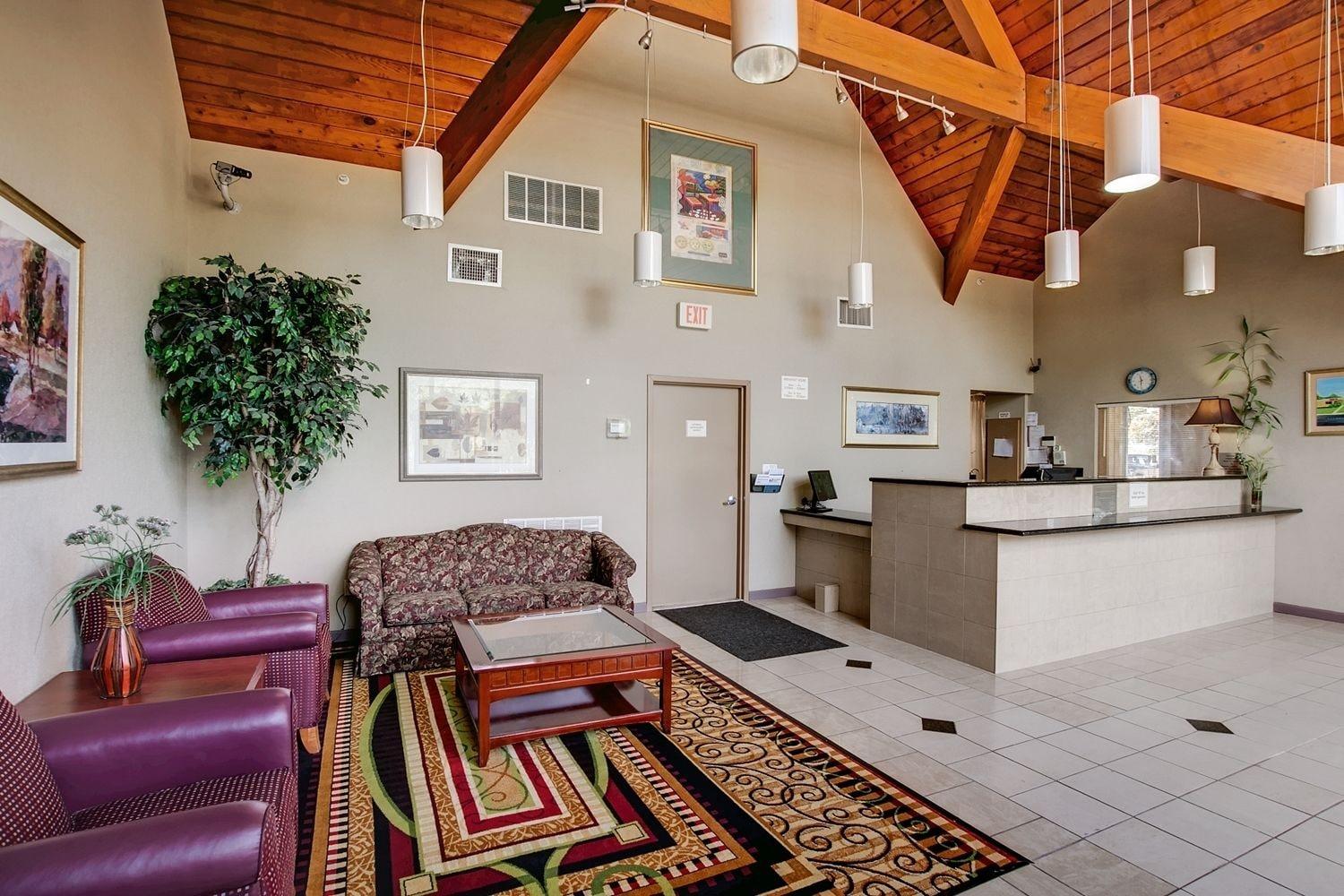 Vista Lobby Red Carpet Inn