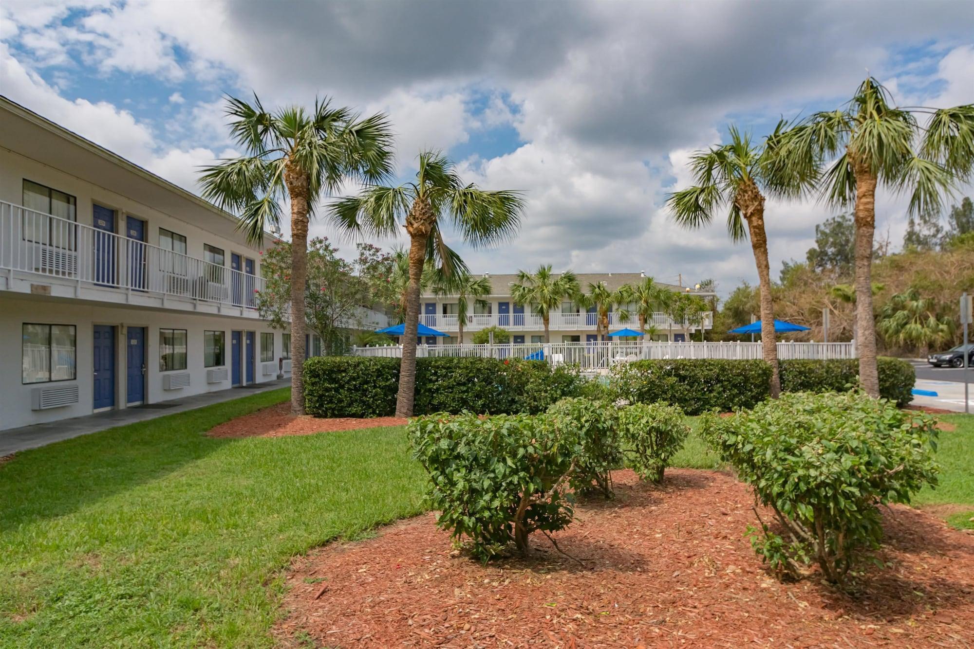 Vista Exterior Motel 6 Ft. Pierce, FL, Fort Pierce