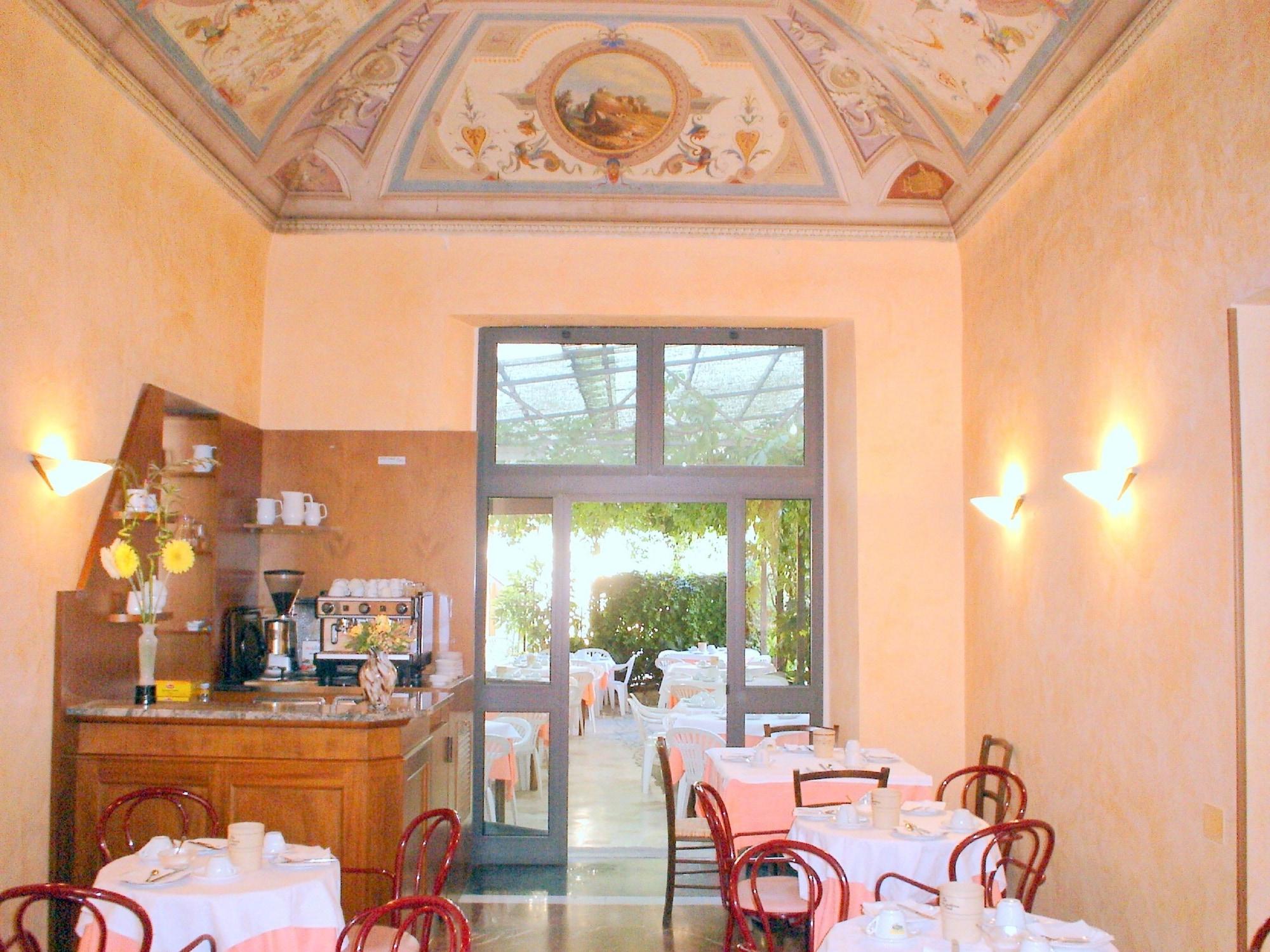 Bar/Salón Hotel  Rita  Major