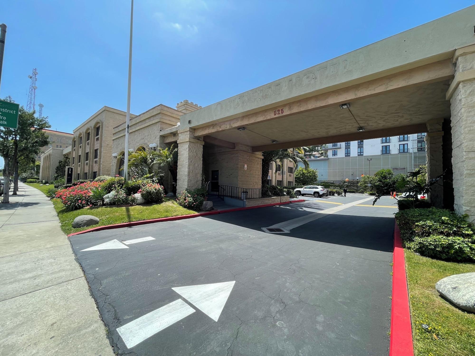 Vista Exterior Portside Inn & Suites
