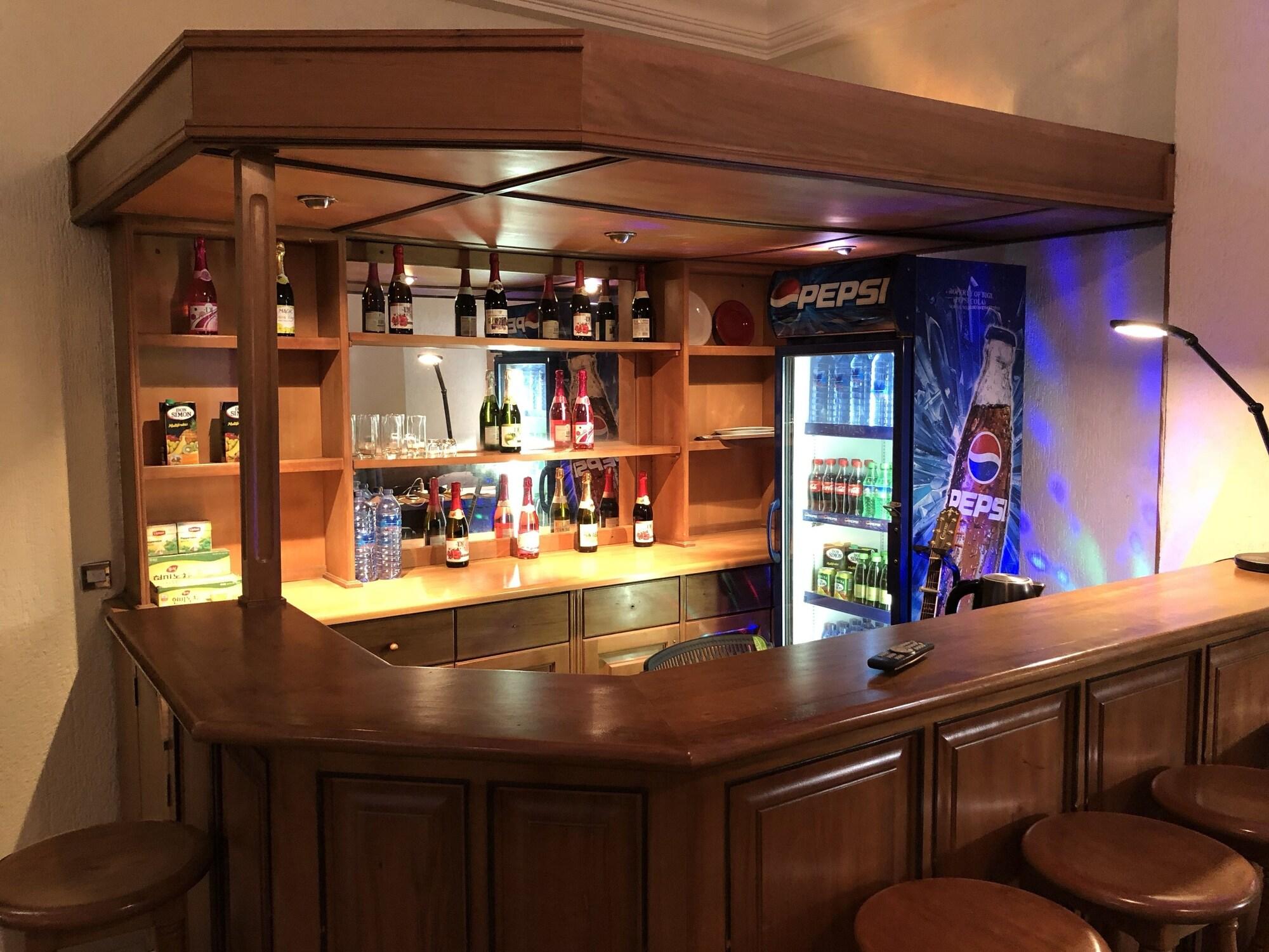 Bar/Salón Maple Leaf Hotel