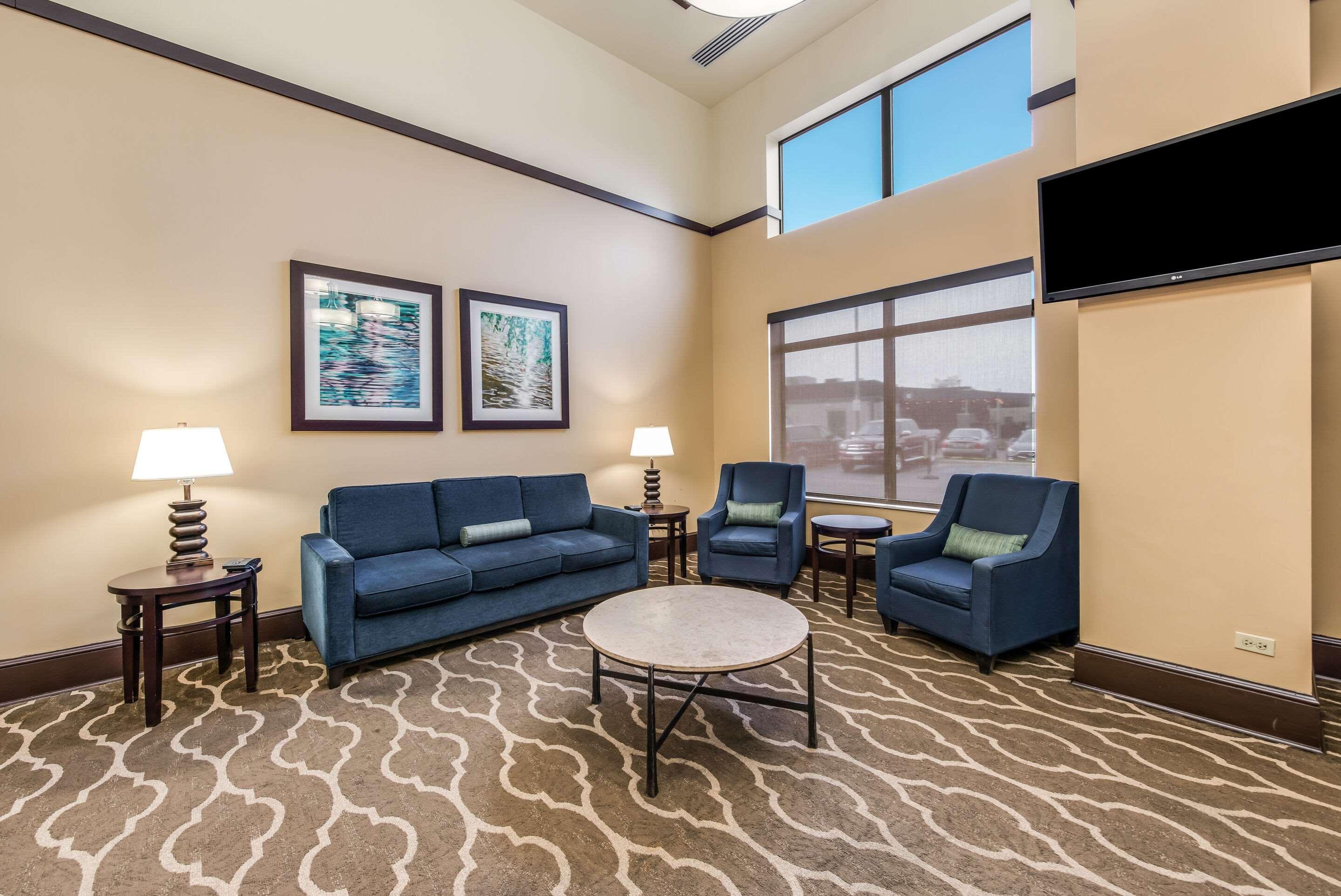 Vista Lobby Comfort Suites Chicago O'Hare Airport