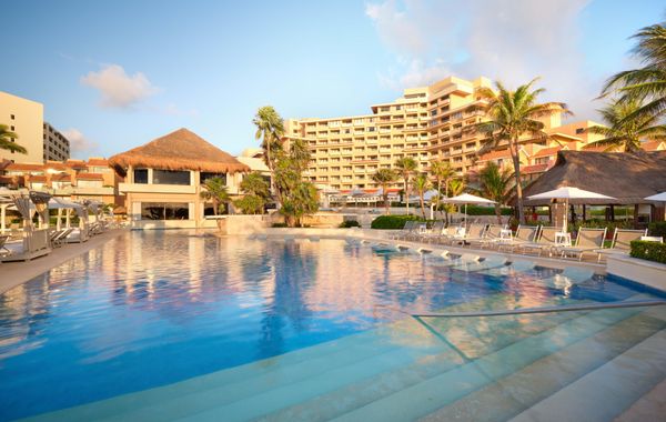 Wyndham Grand Cancun All-Inclusive Resort & Villas - Hoteles cerca del Aeropuerto de Cancún