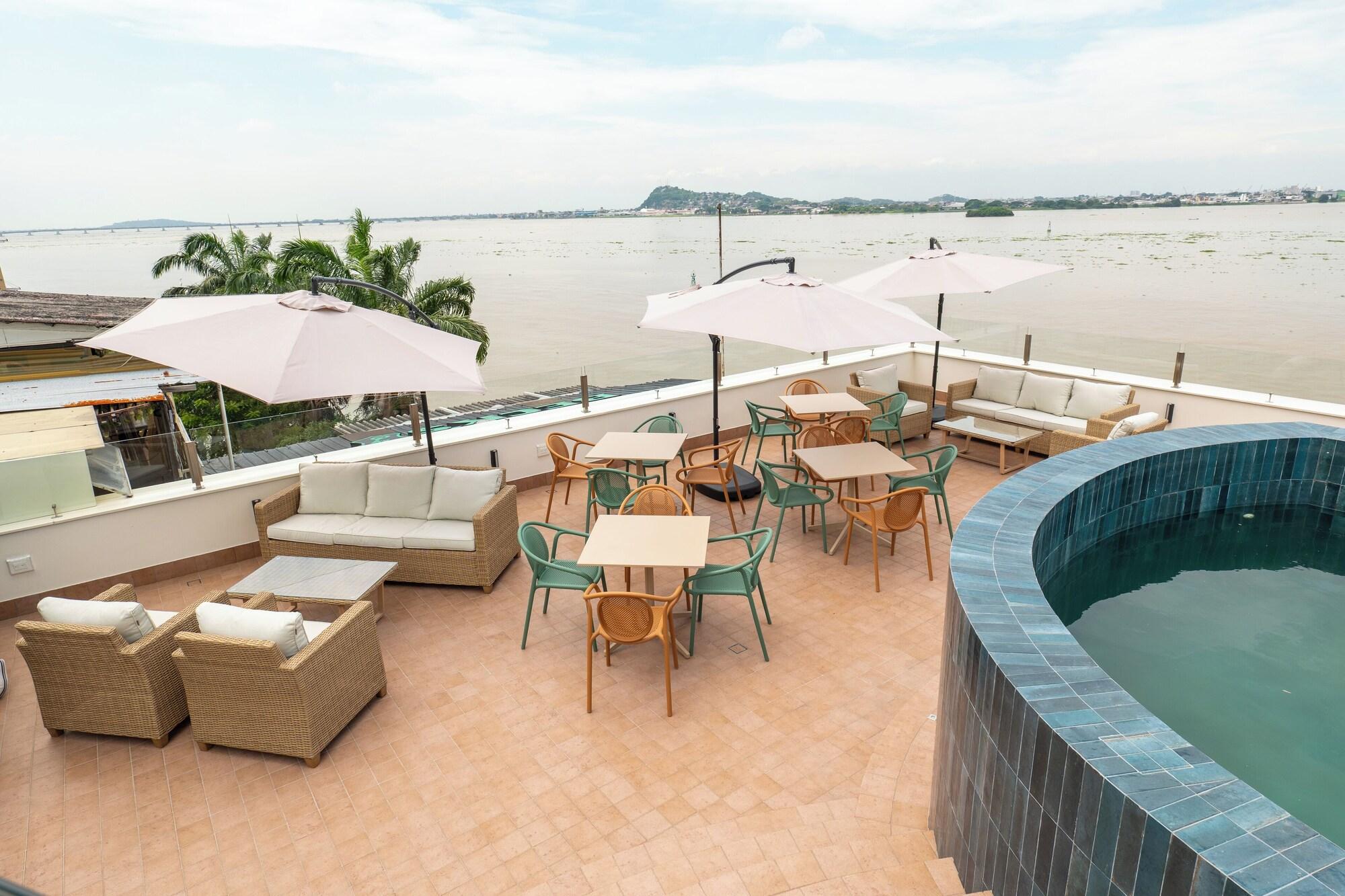 Vista Piscina Hotel Río Guayas by Art Hotels Ecuador