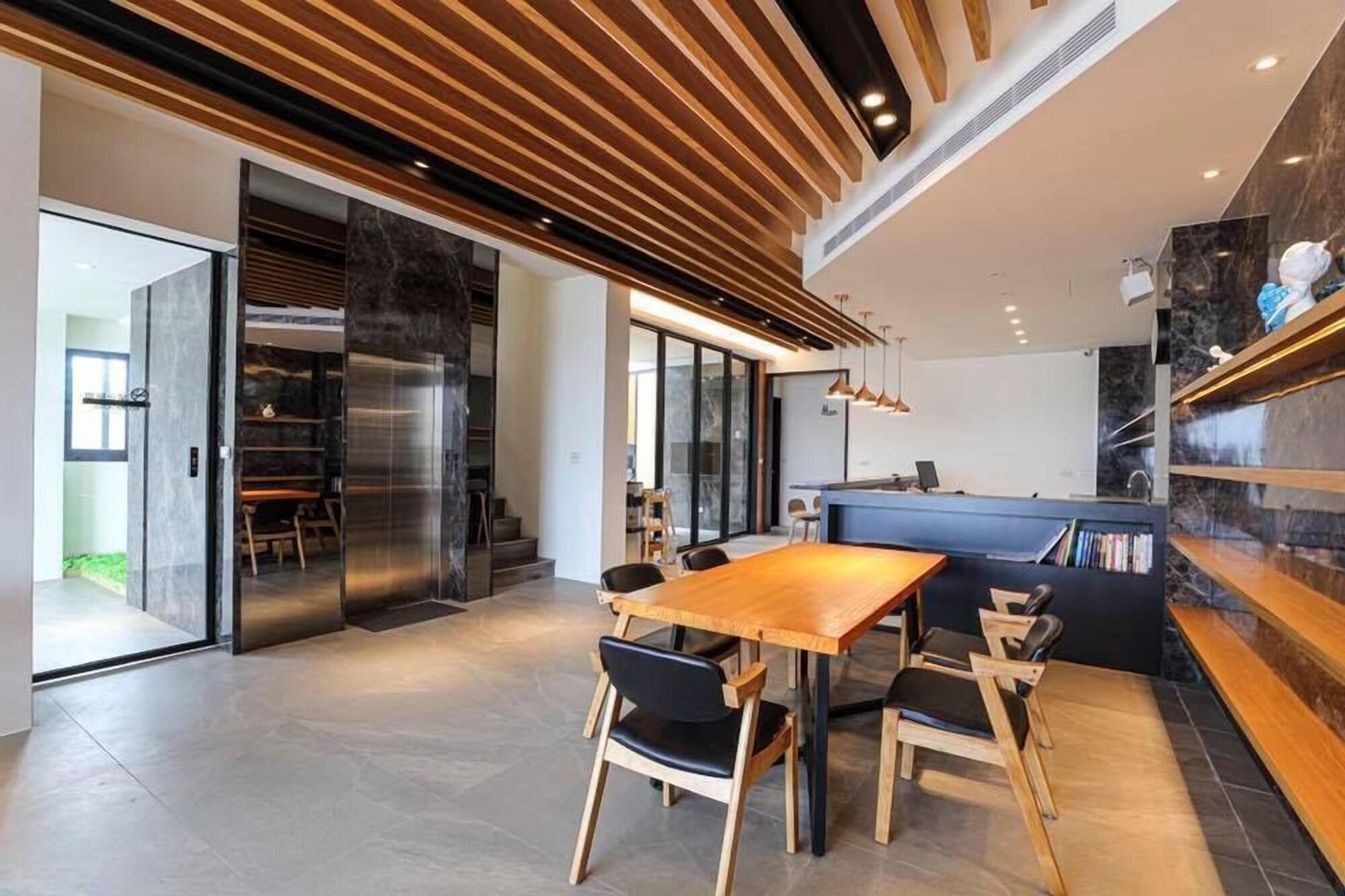 Restaurant Tower Lover