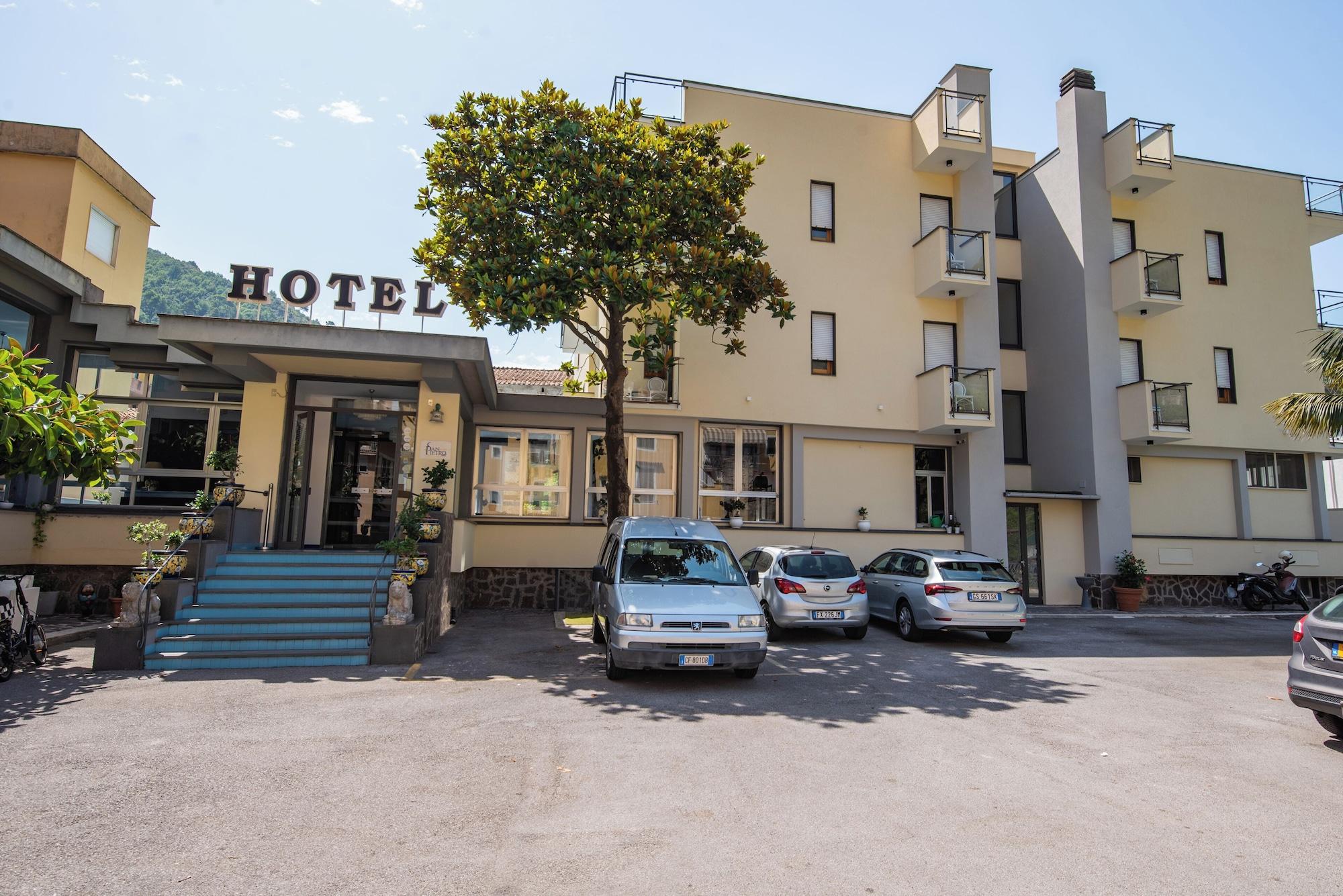 Vista Exterior Hotel Residence San Pietro