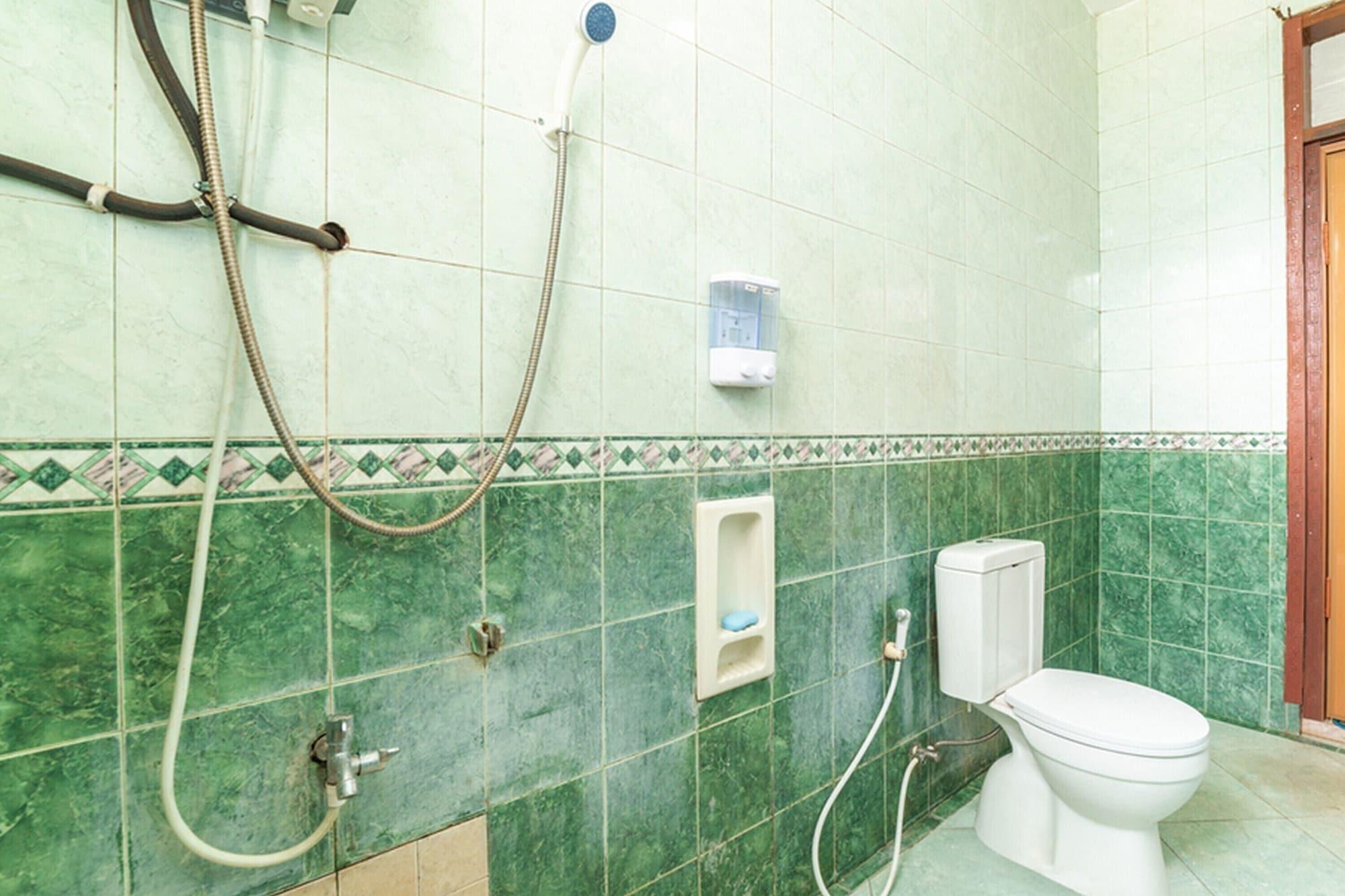 Equipamiento de Habitación RedDoorz Syariah near Balai Kota Batu