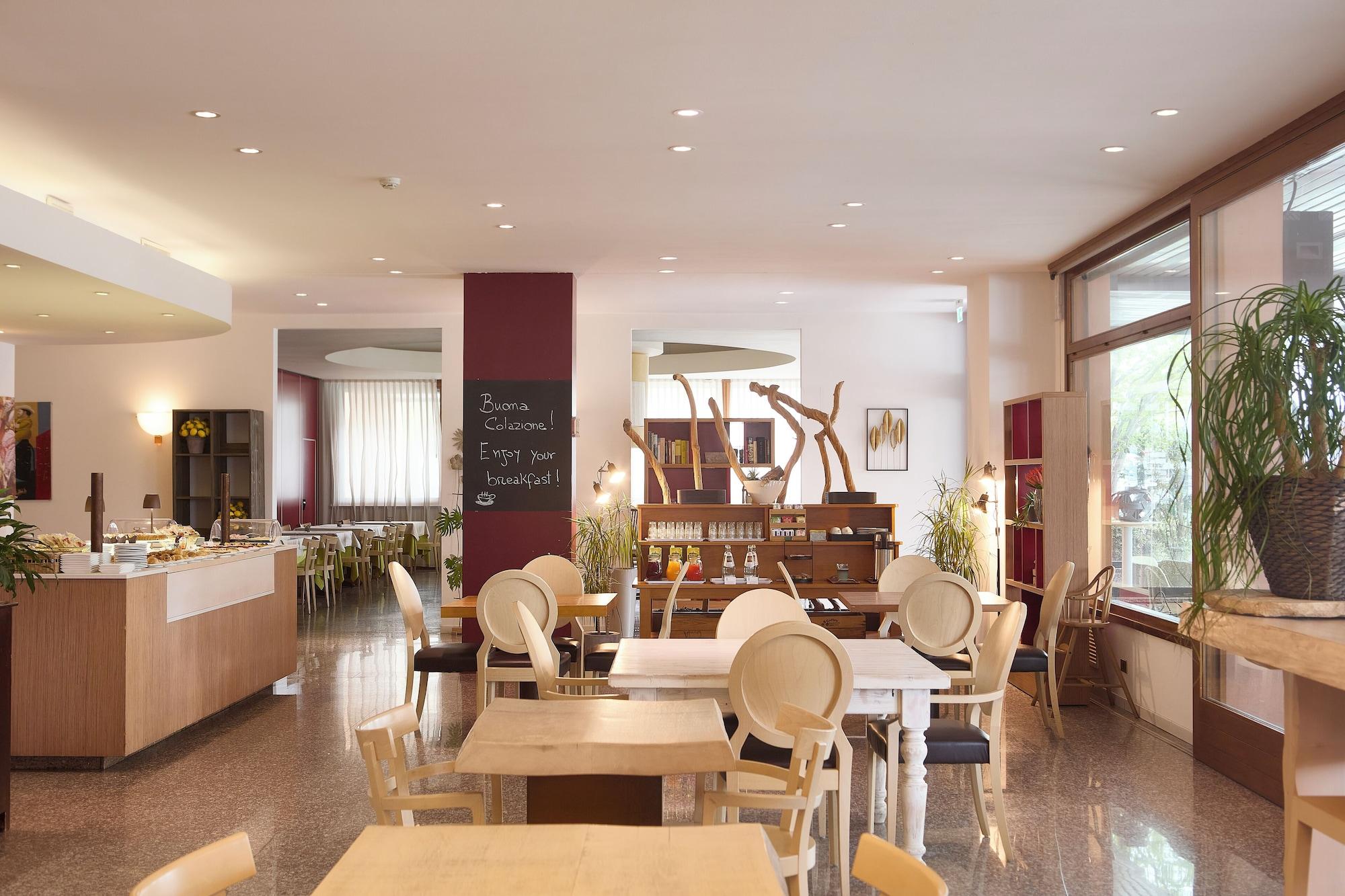 Bar/Salón Hotel Eurorest