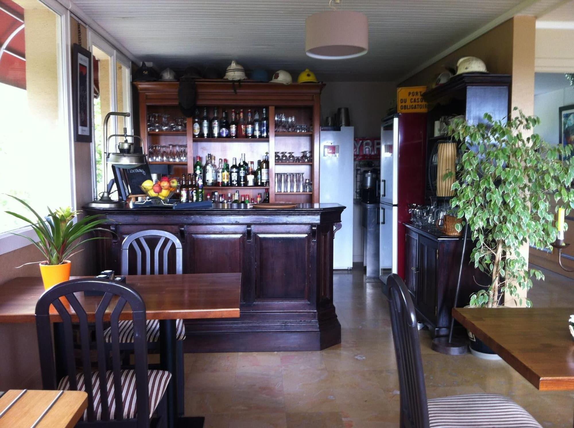 Bar/Salón La Longue Vue