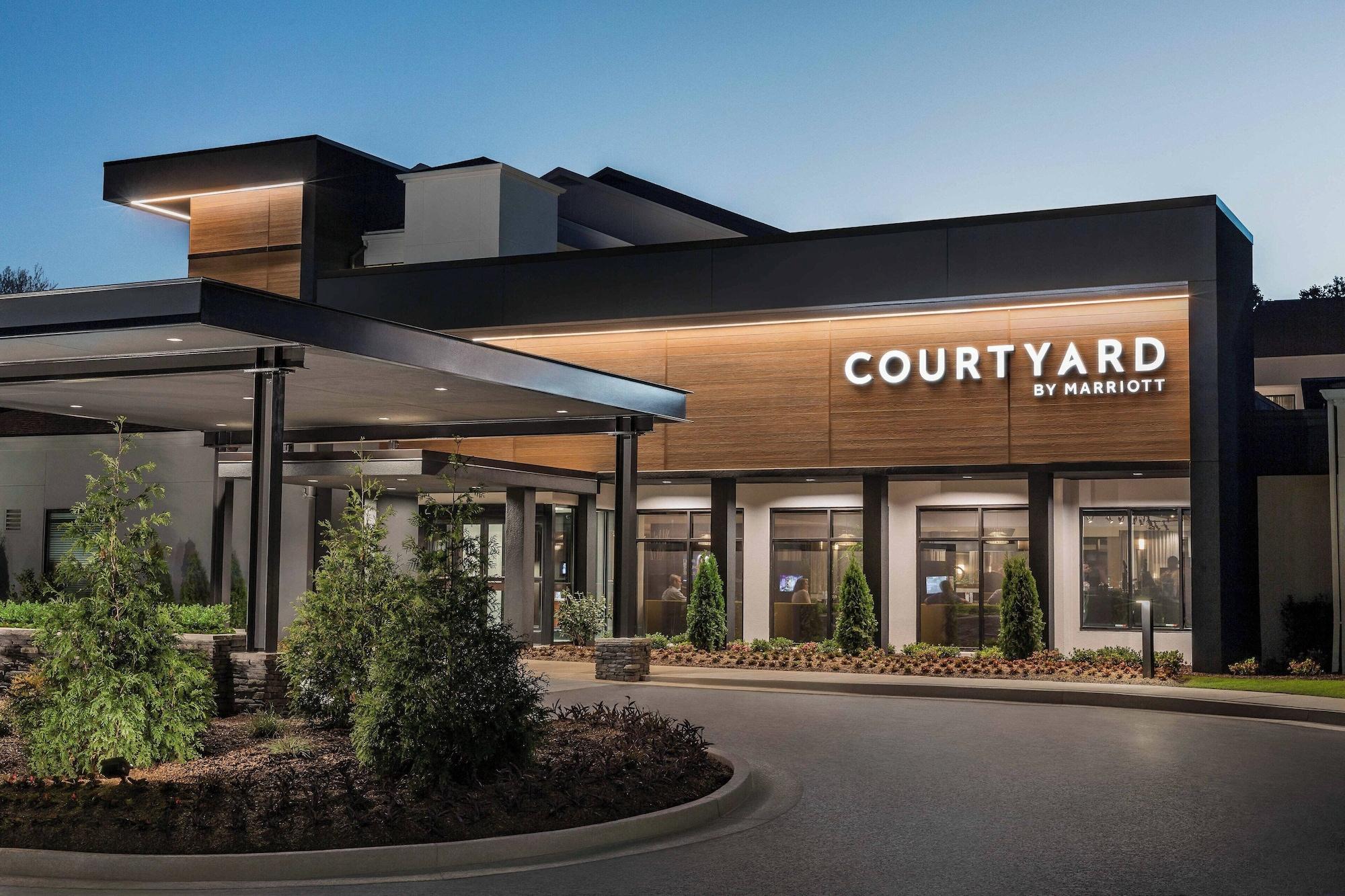 Vista Exterior Courtyard by Marriott Atlanta Perimeter Center