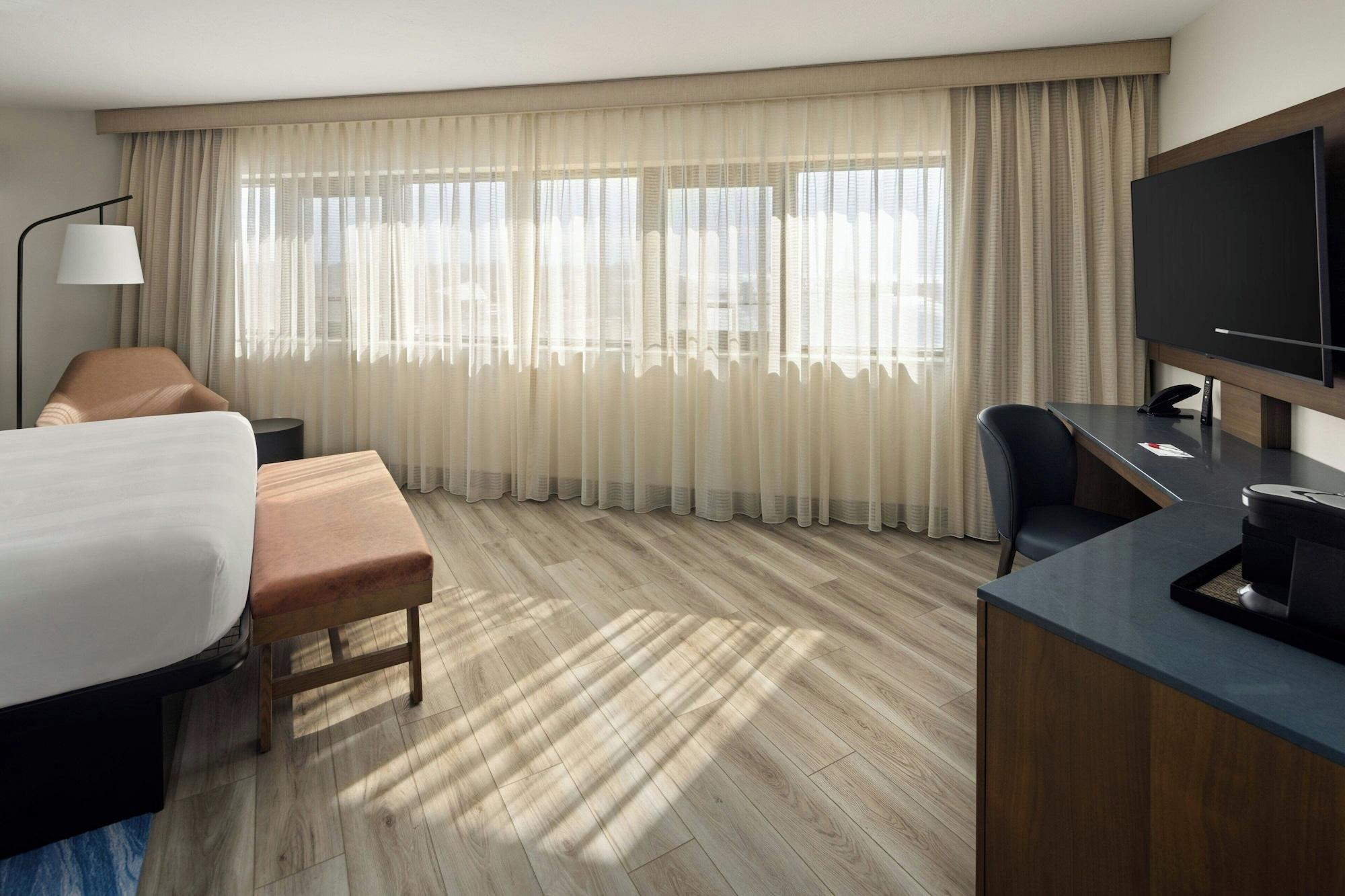 Habitación Oshkosh Marriott Waterfront Hotel & Convention Center