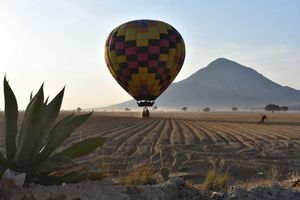 Actividad - Fly in a Hot Air Balloon in Teotihuacan with Transfers