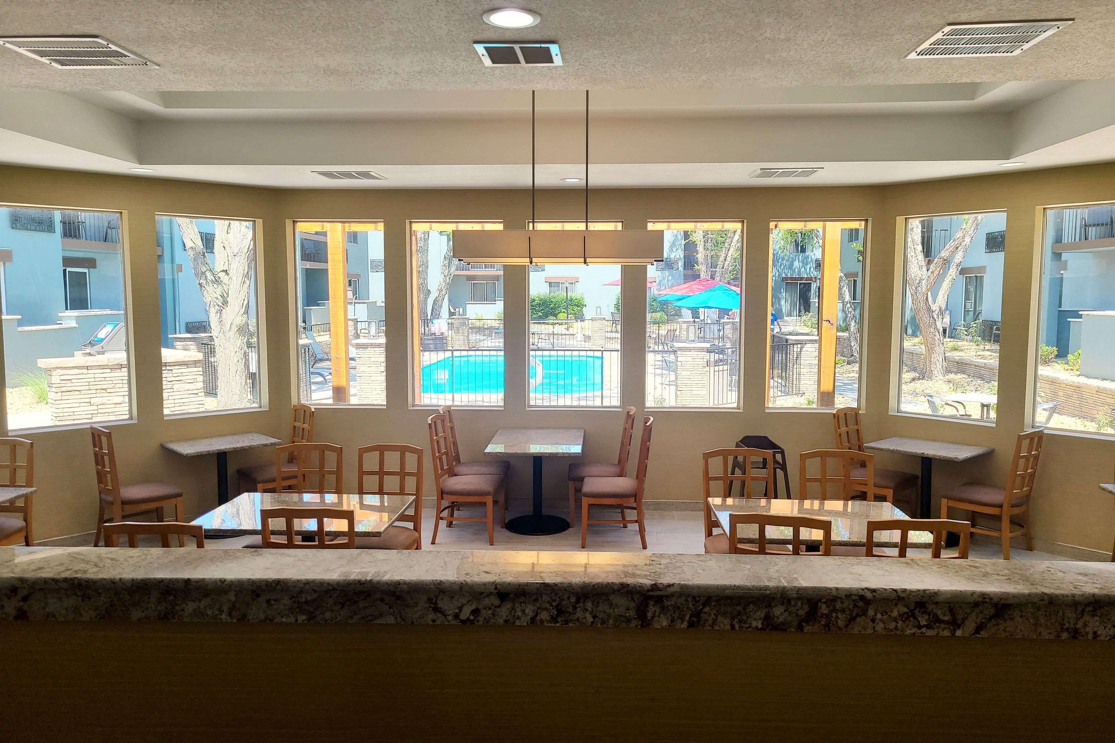 Restaurant Endeavor Inn & Suites, Trademark Collection by Wyndham