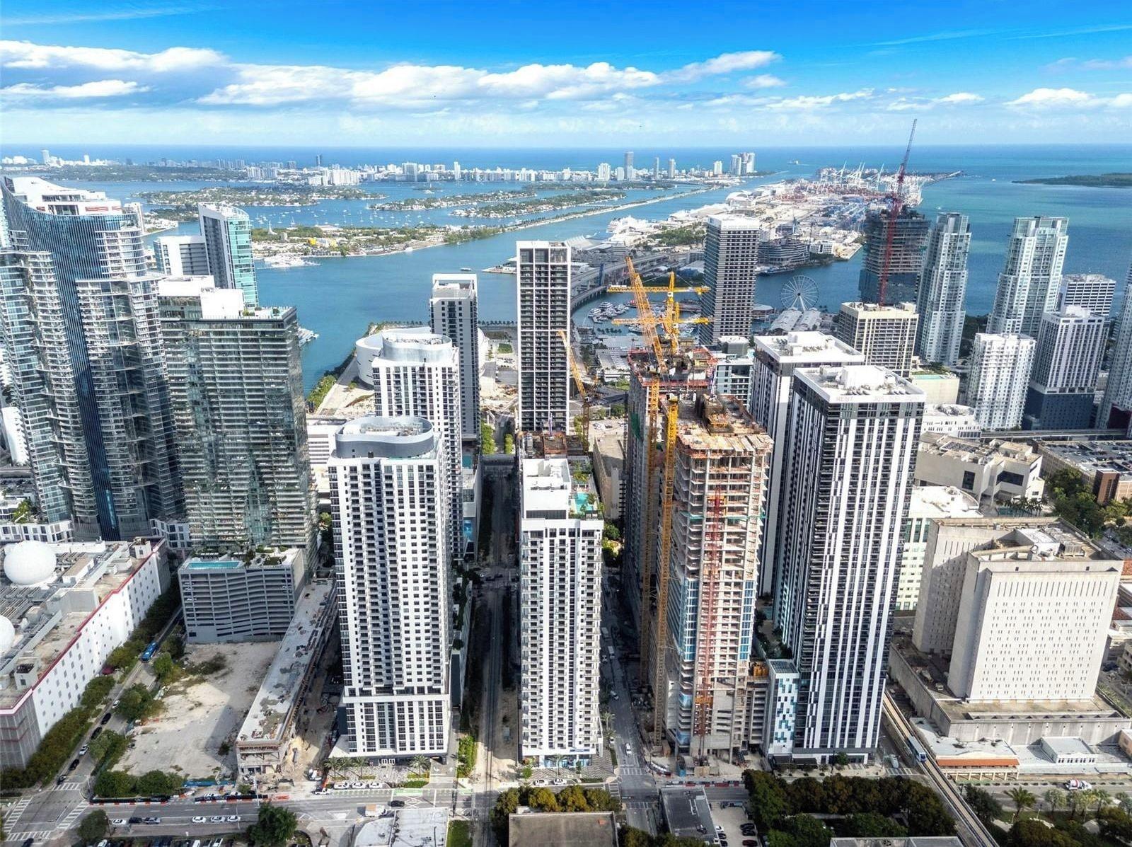 Vista da fachada The Crosby by Ilios Rentals