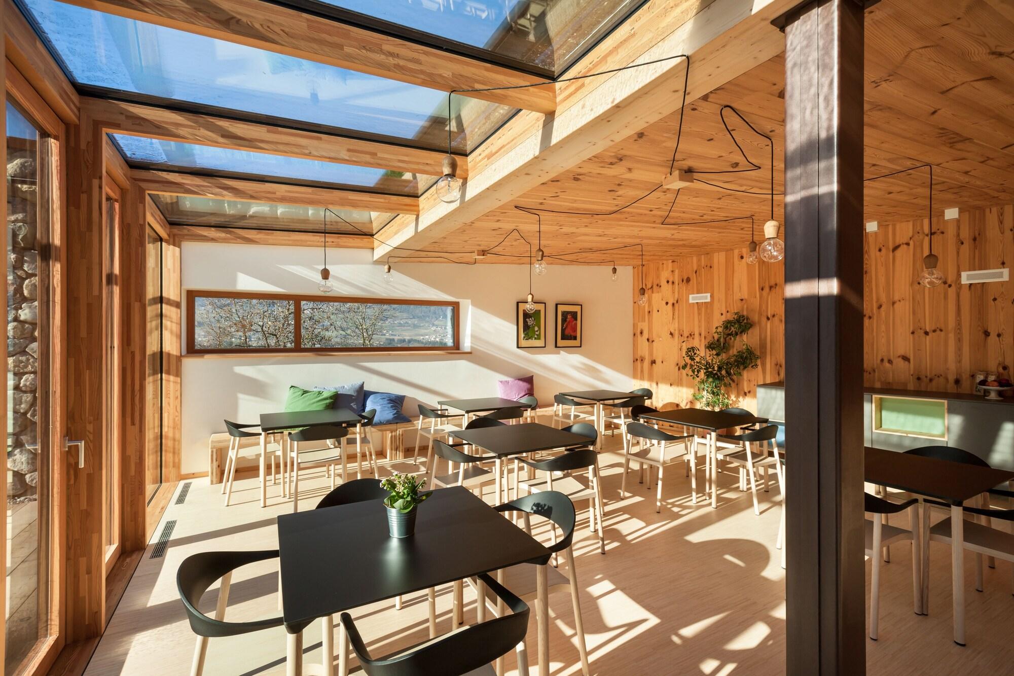 Vista Lobby Casariga