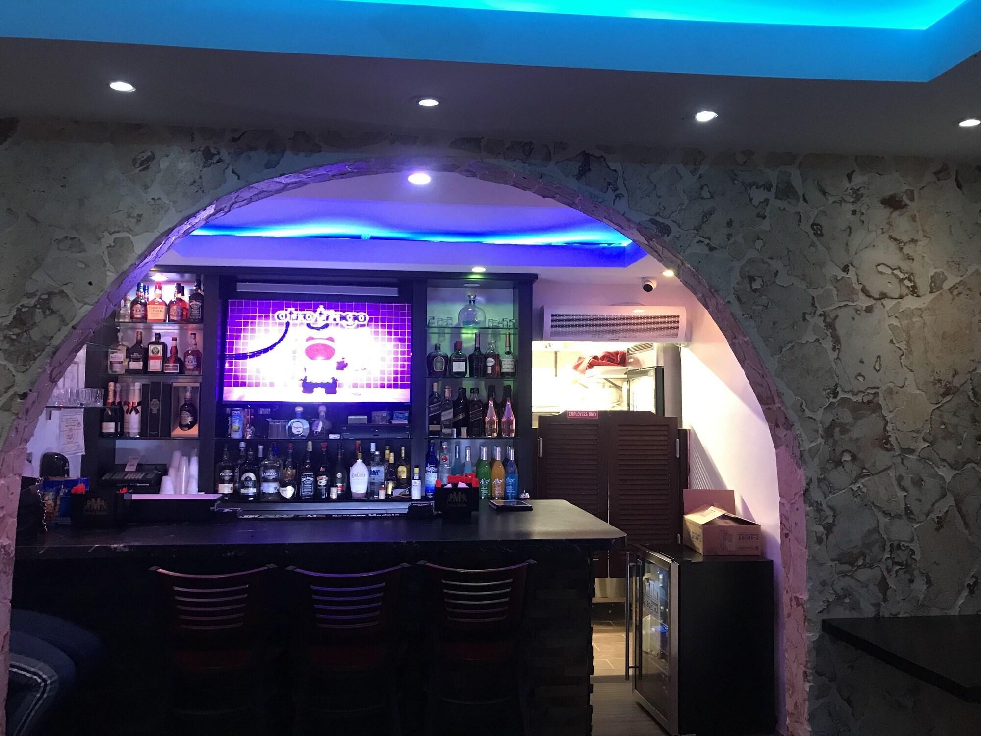 Bar/Salón Starz Hotel