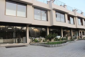 Alojamiento - Nest Beacon Resort, Daman