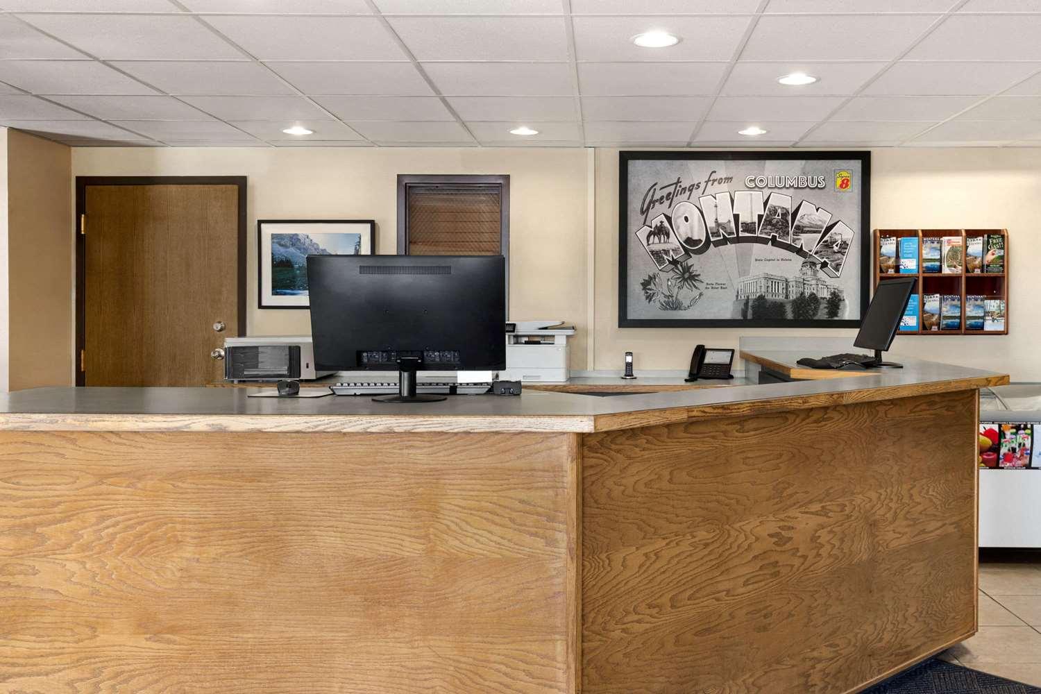 Vista Lobby Super 8 by Wyndham Columbus