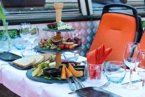 Passeio - Cruzeiro pelos canais de Amsterdã com degustação de queijos e vinhos