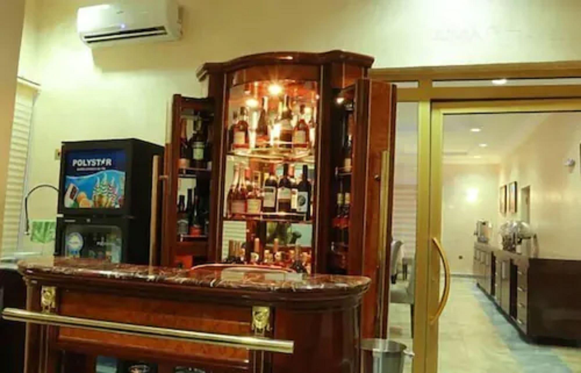 Bar/Salón Luton Park Hotels
